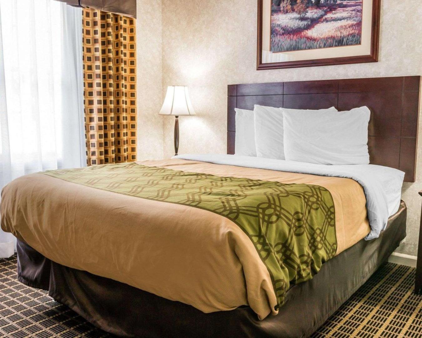 Econo Lodge & Suites Econo Lodge & Suites