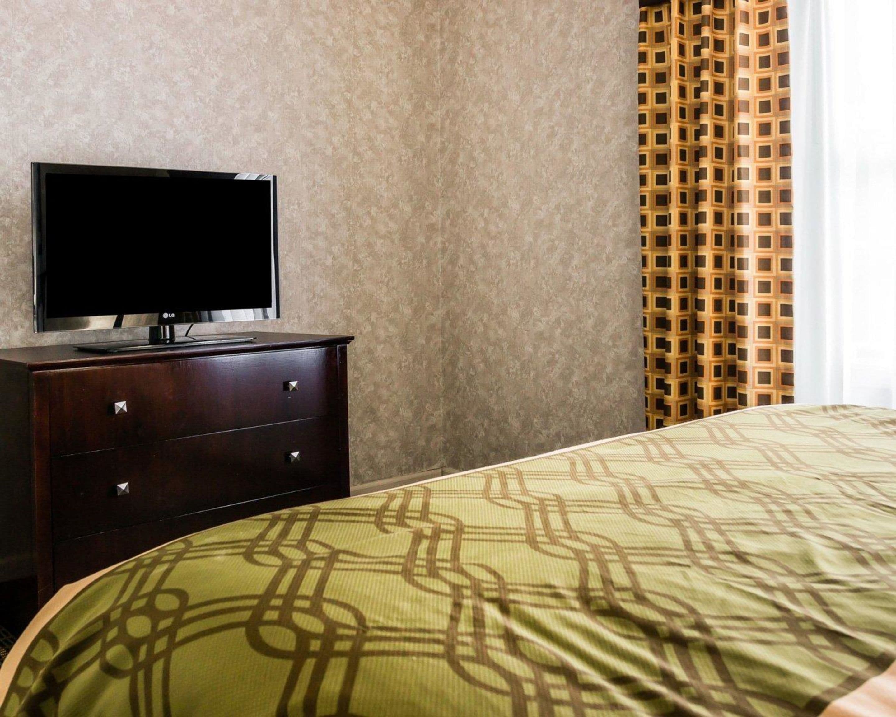 Econo Lodge & Suites Econo Lodge & Suites