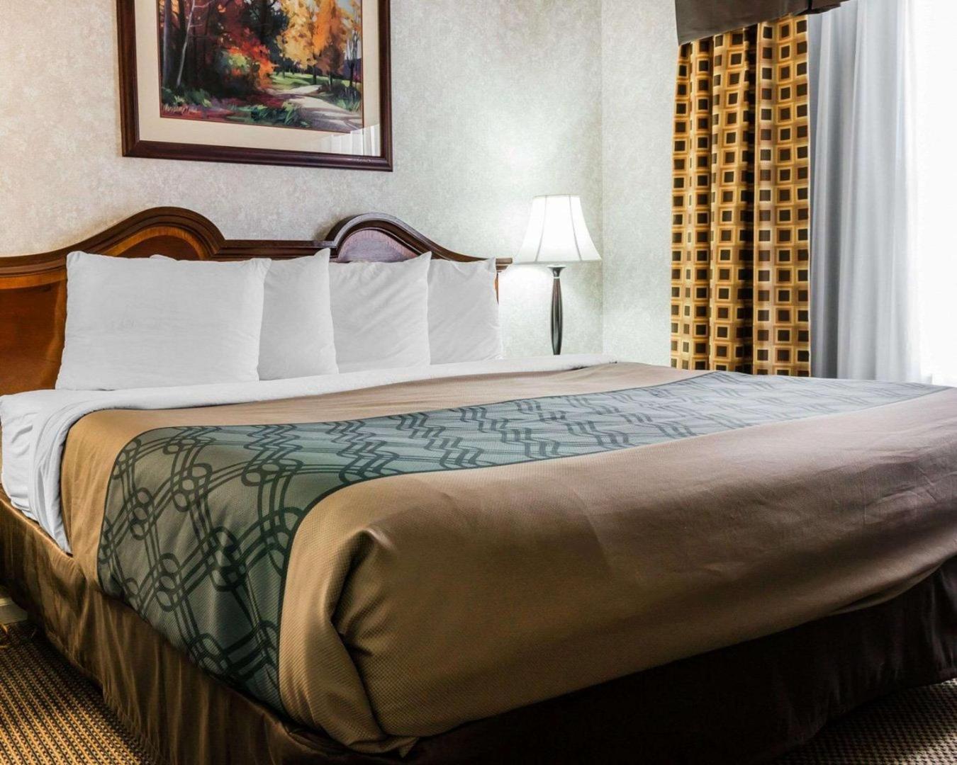 Econo Lodge & Suites Econo Lodge & Suites
