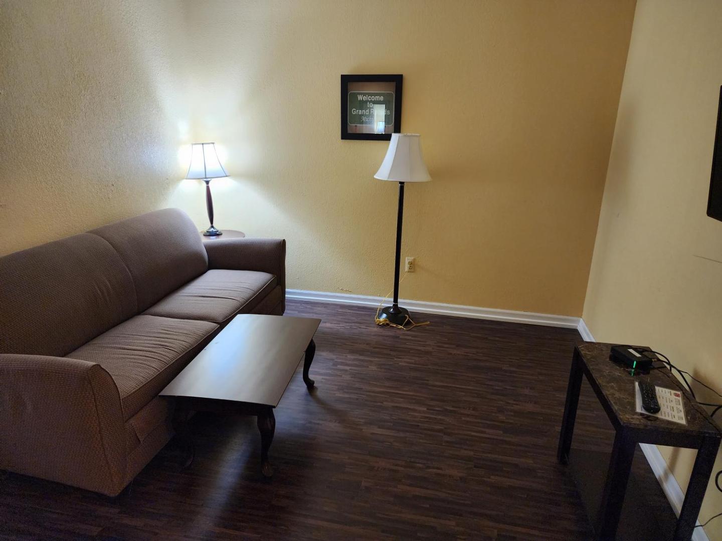 Econo Lodge & Suites Econo Lodge & Suites