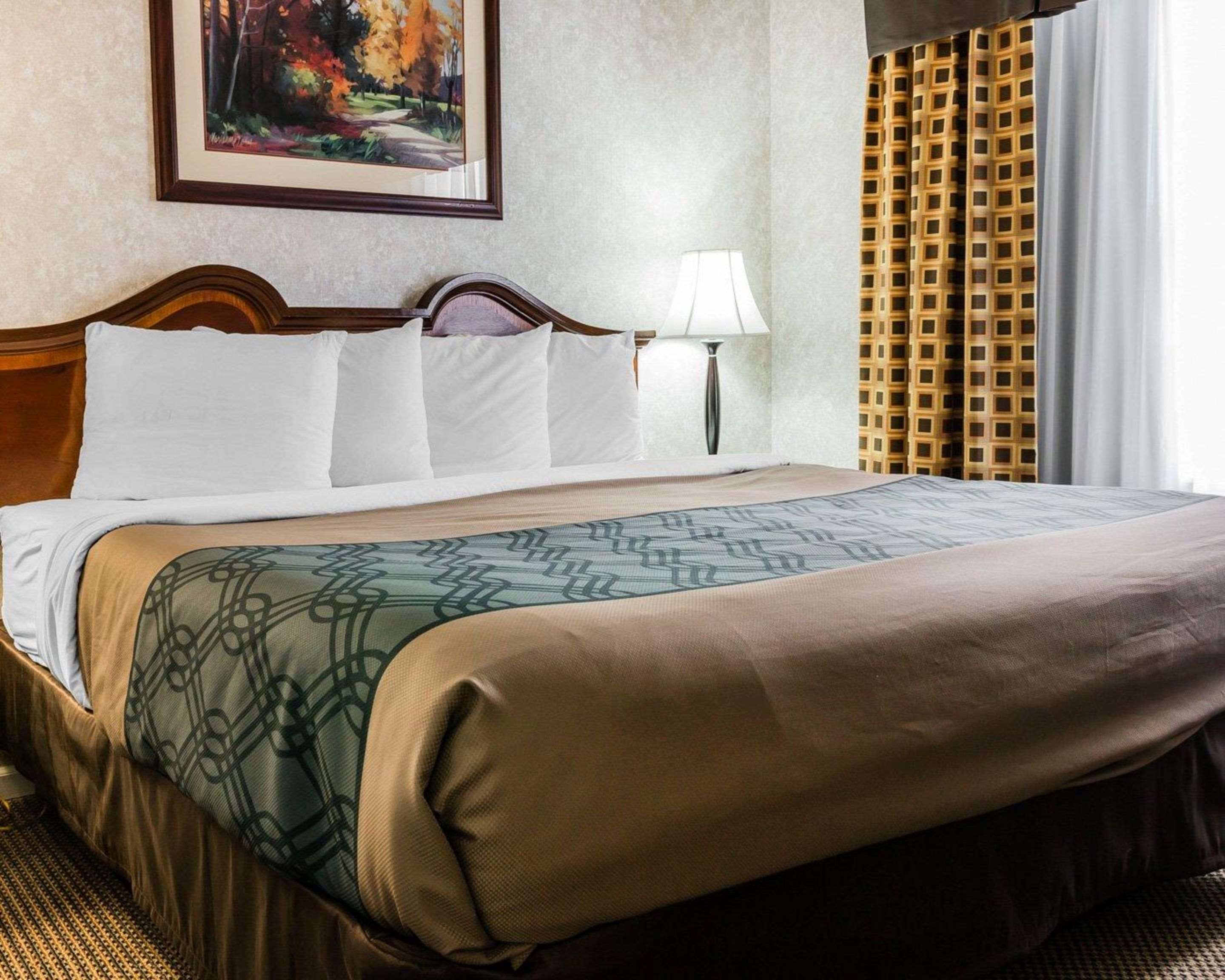 Econo Lodge & Suites Econo Lodge & Suites