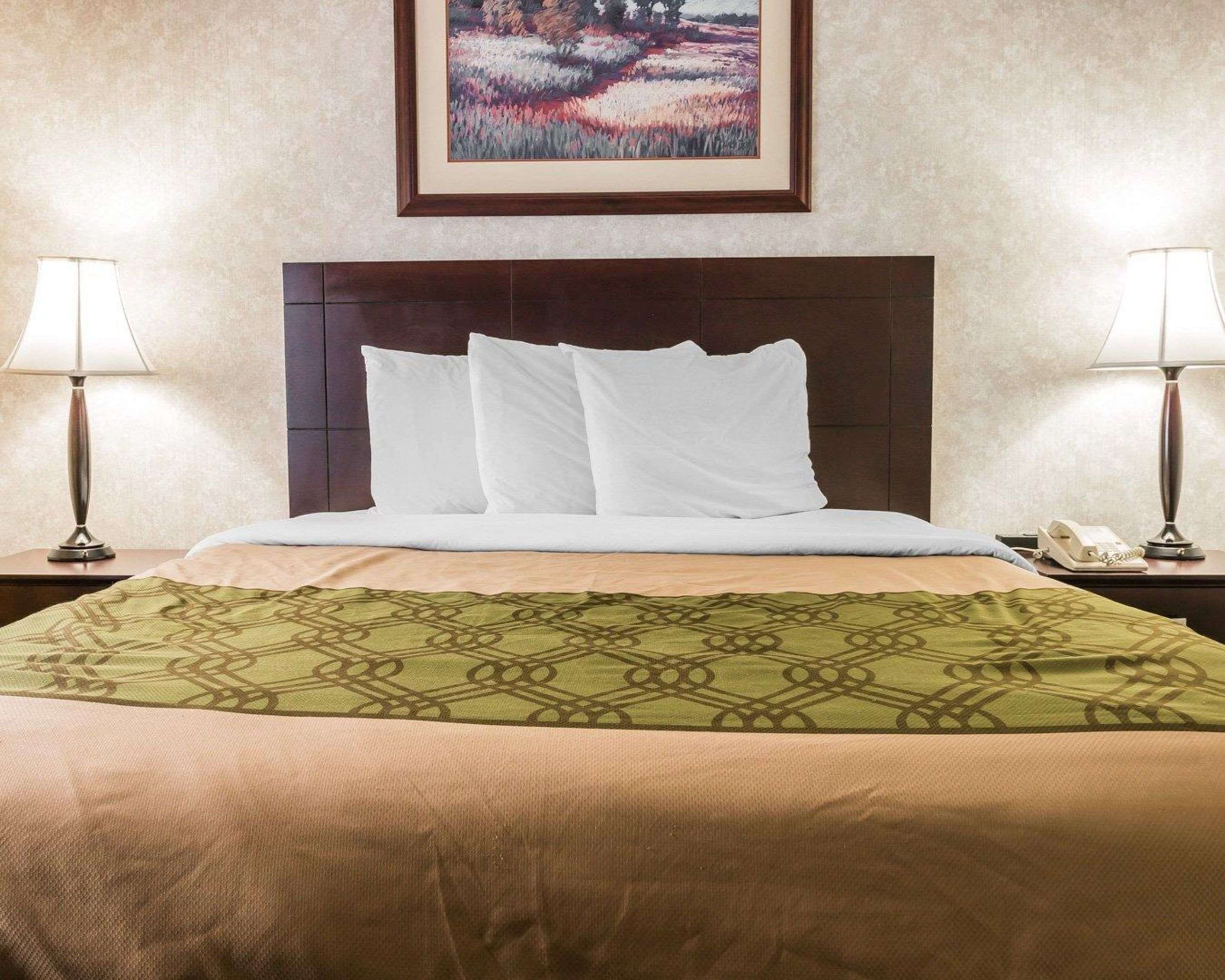 Econo Lodge & Suites Econo Lodge & Suites