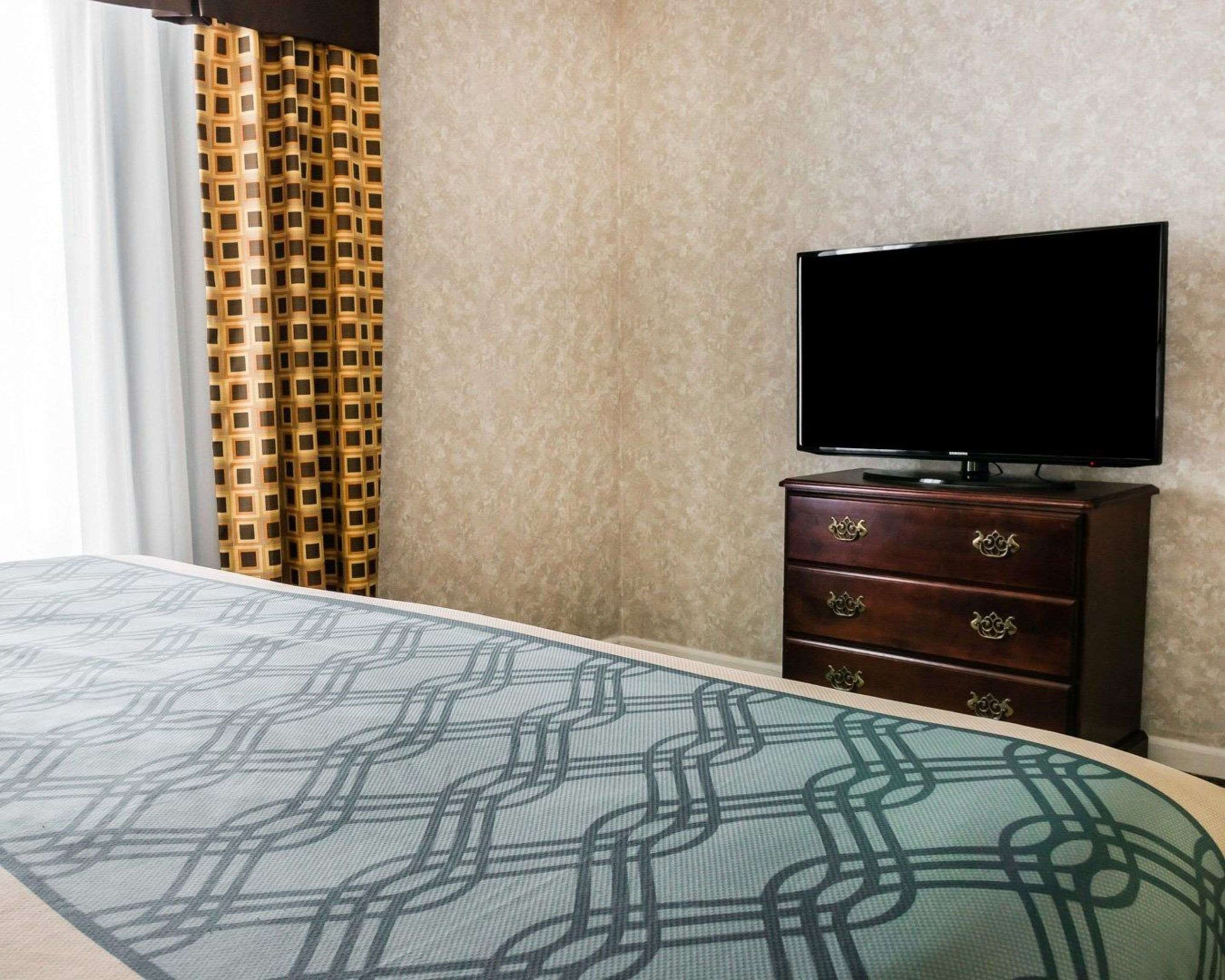Econo Lodge & Suites Econo Lodge & Suites