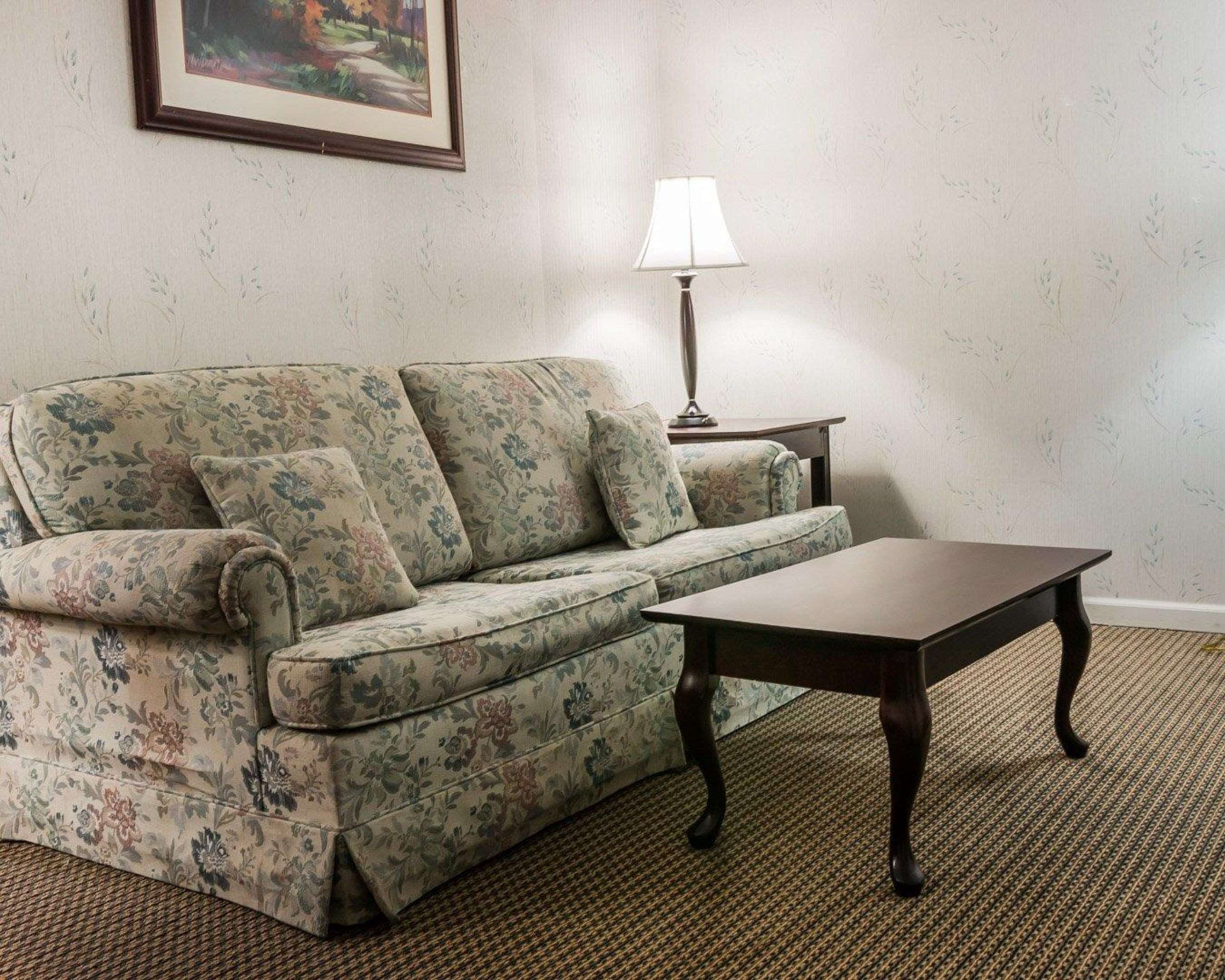 Econo Lodge & Suites Econo Lodge & Suites