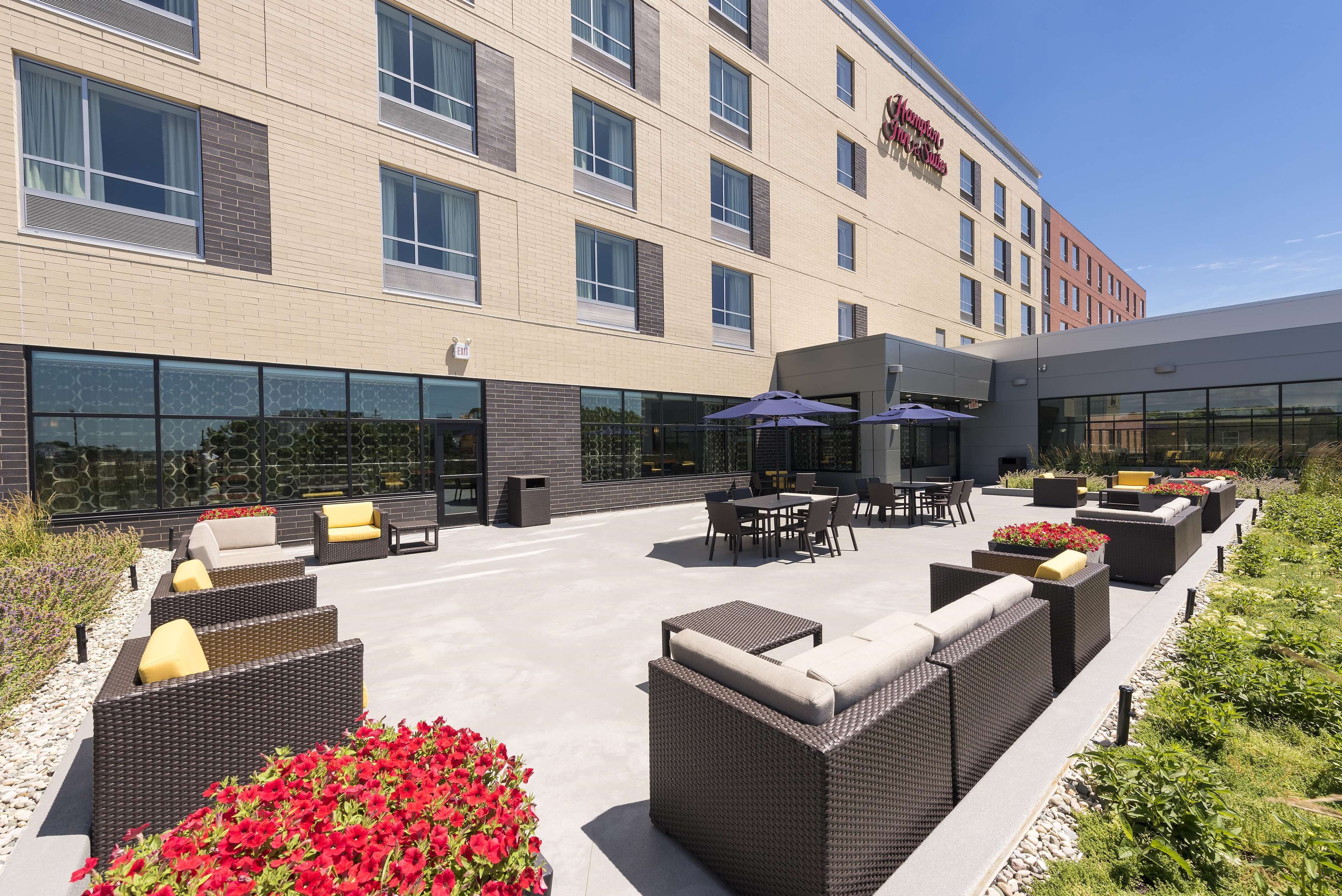Hampton Inn & Suites Grand Rapids Downtown Hampton Inn & Suites Grand Rapids Downtown
