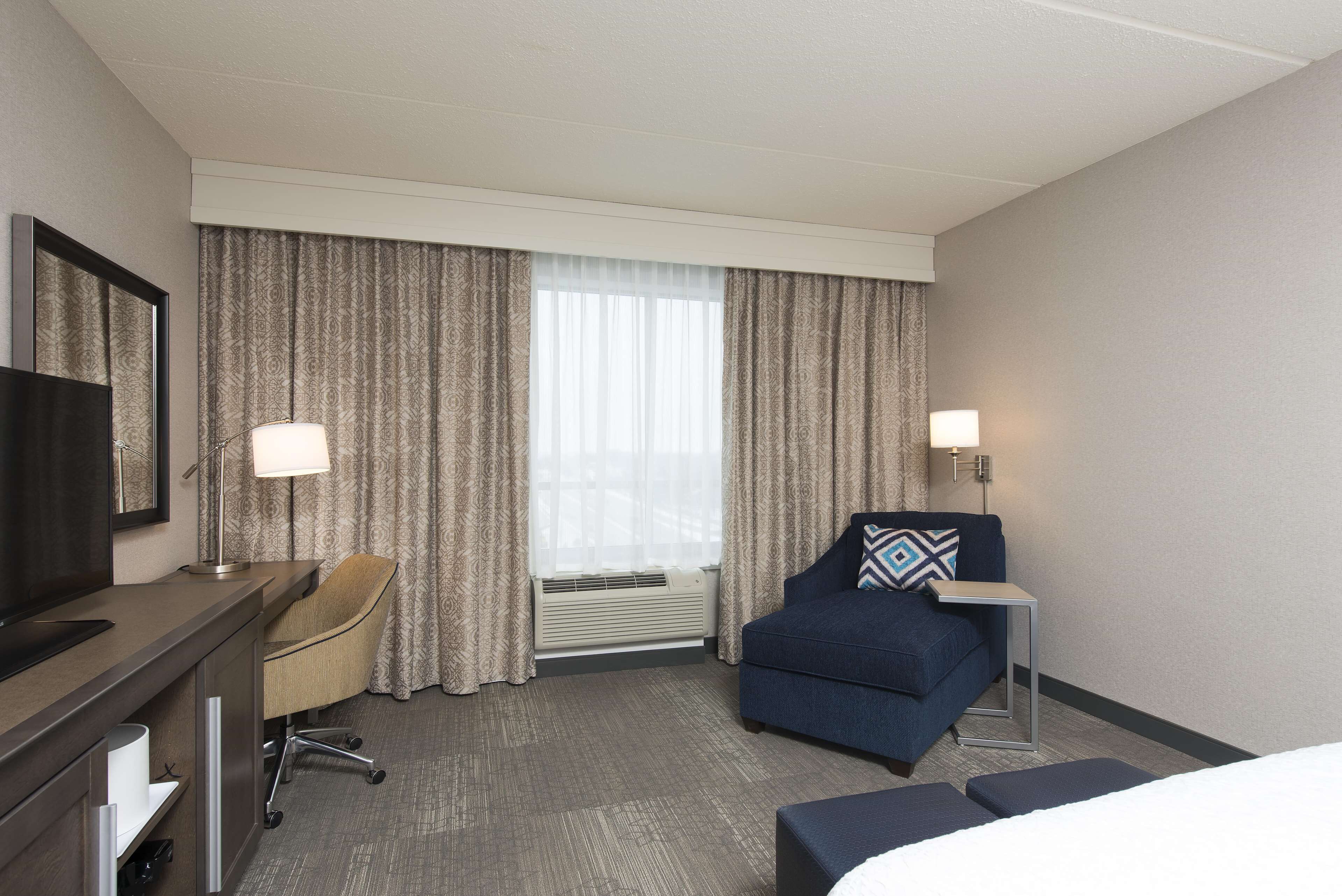 Hampton Inn & Suites Grand Rapids Downtown Hampton Inn & Suites Grand Rapids Downtown