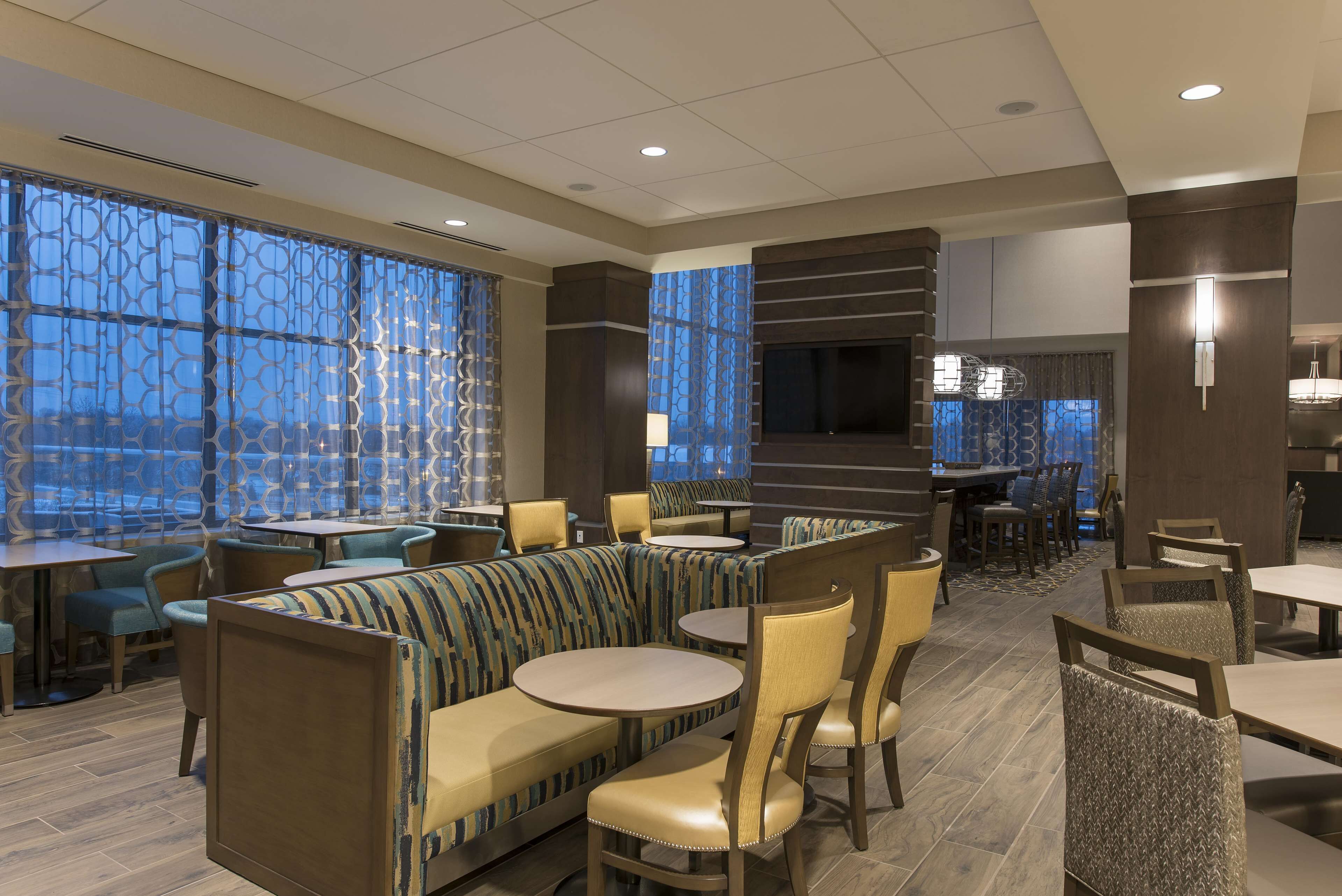 Hampton Inn & Suites Grand Rapids Downtown Hampton Inn & Suites Grand Rapids Downtown