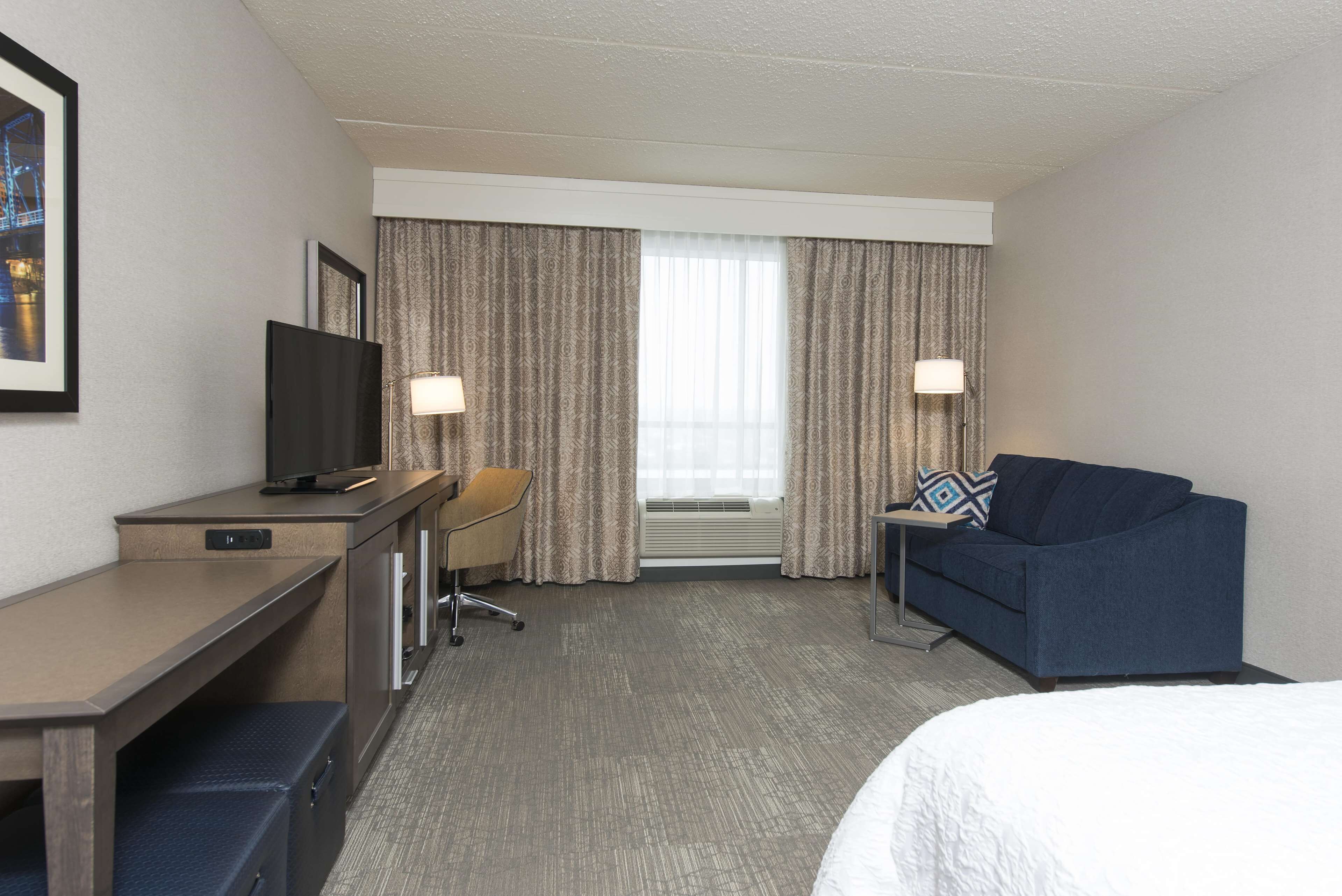 Hampton Inn & Suites Grand Rapids Downtown Hampton Inn & Suites Grand Rapids Downtown