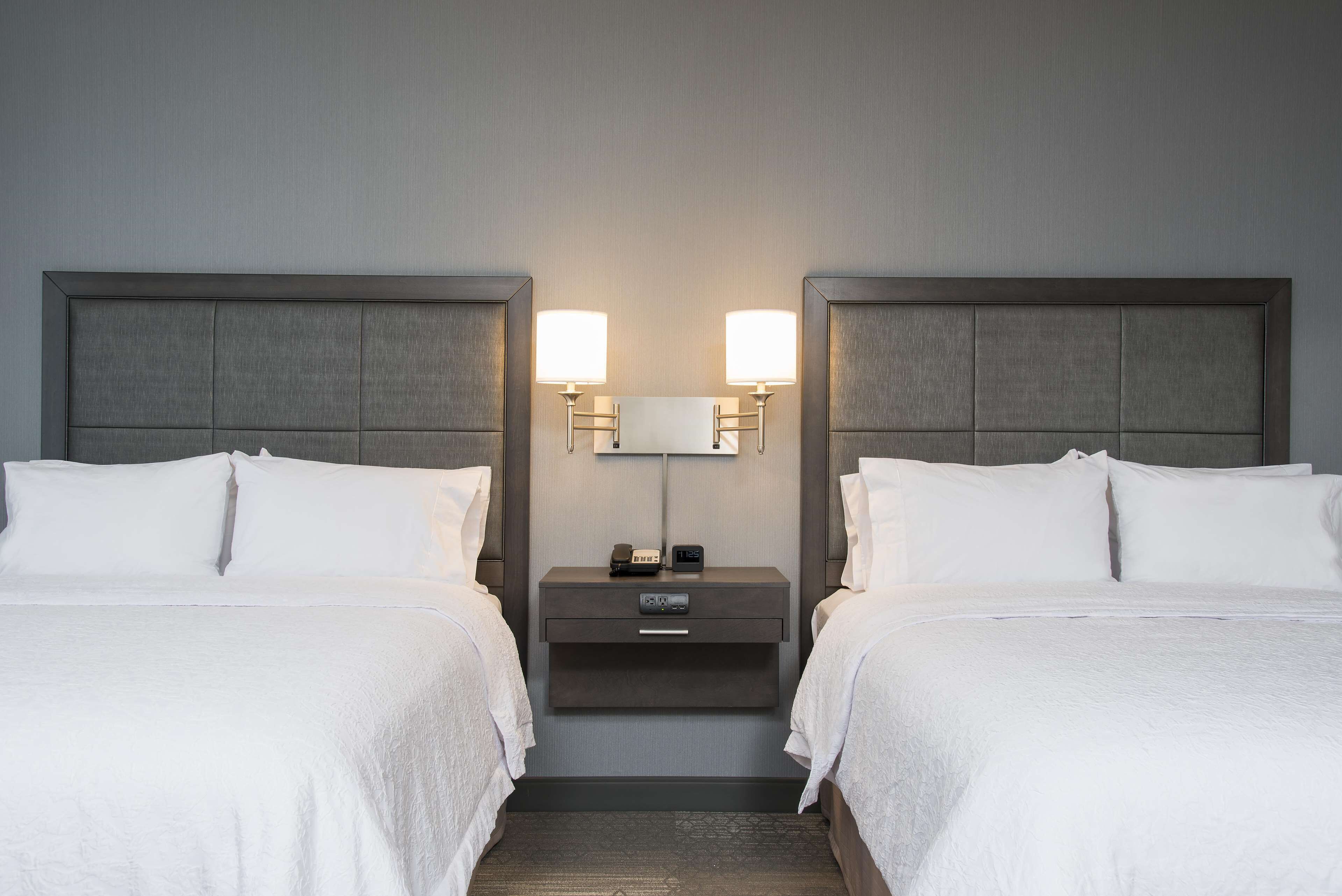 Hampton Inn & Suites Grand Rapids Downtown Hampton Inn & Suites Grand Rapids Downtown
