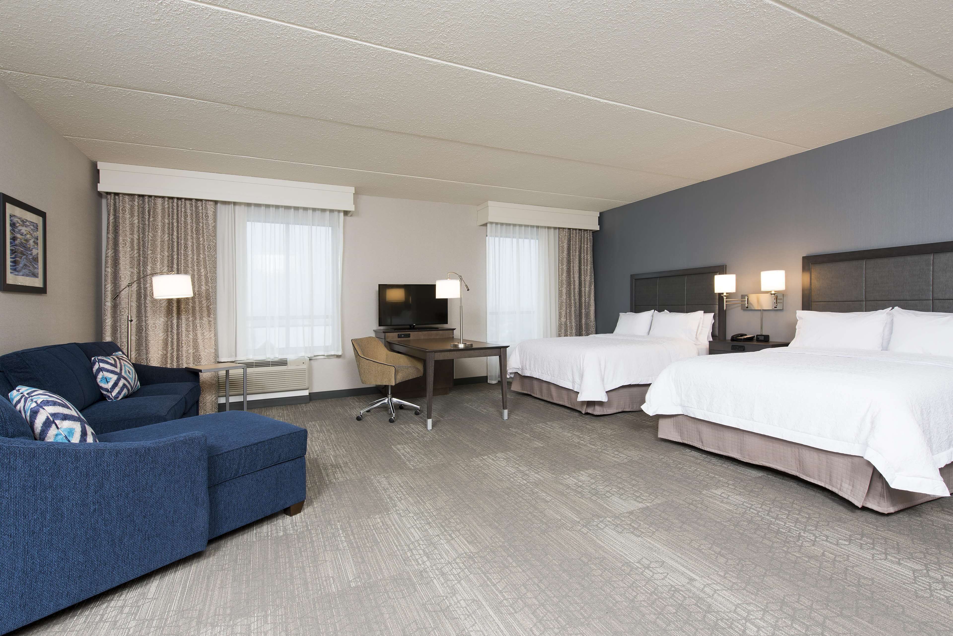 Hampton Inn & Suites Grand Rapids Downtown Hampton Inn & Suites Grand Rapids Downtown