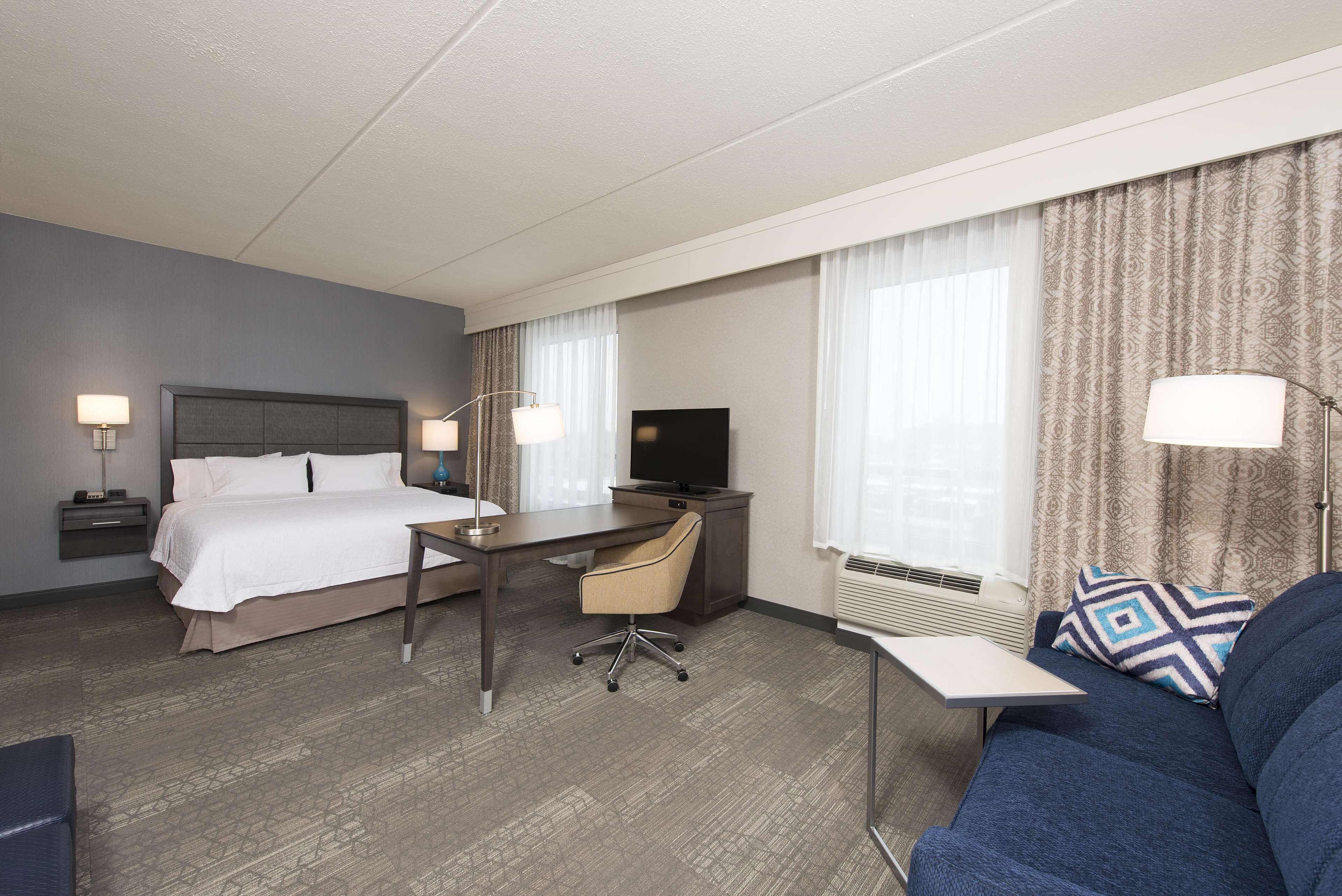 Hampton Inn & Suites Grand Rapids Downtown Hampton Inn & Suites Grand Rapids Downtown