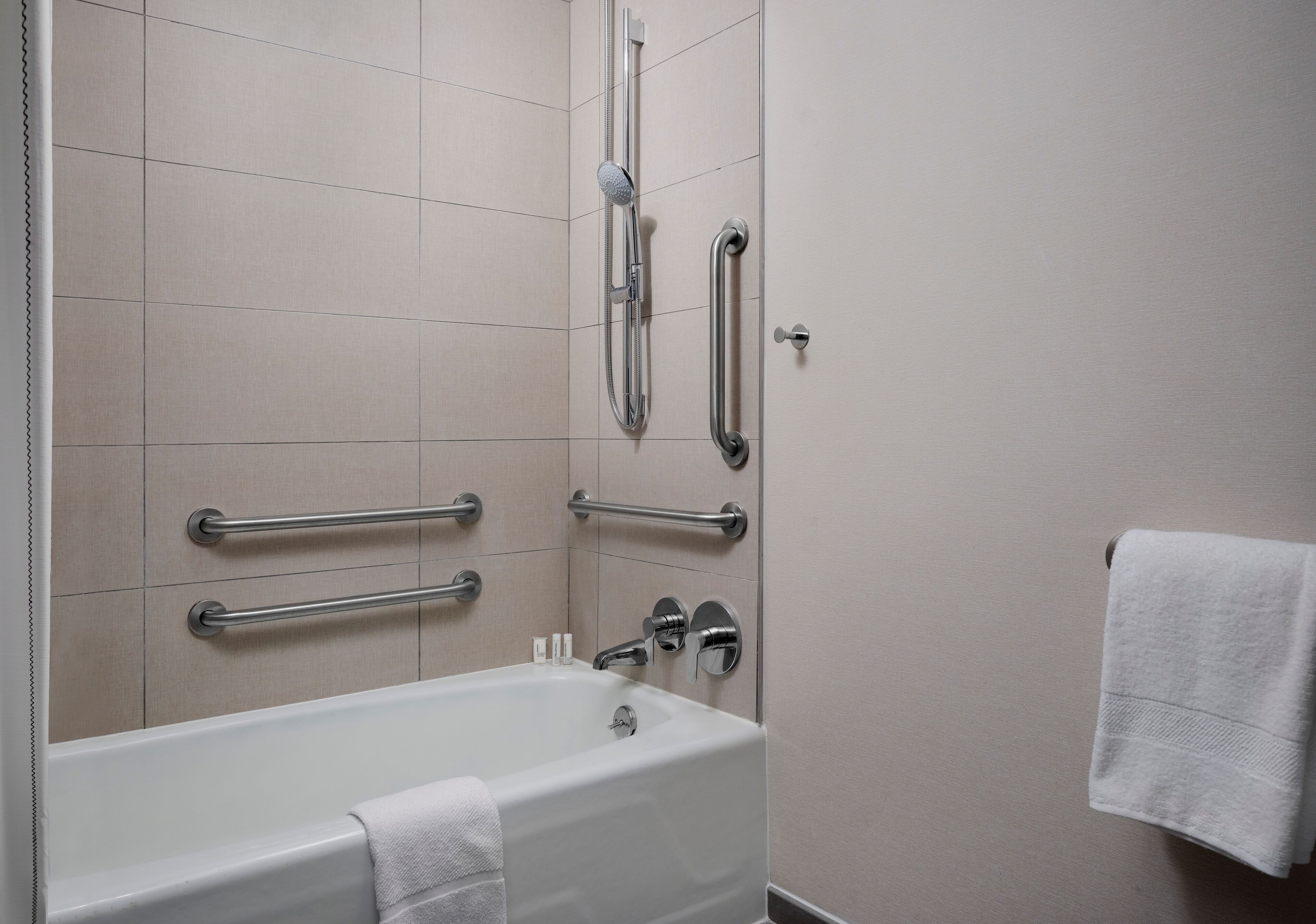 Sheraton Grand Rapids Airport Hotel Sheraton Grand Rapids Airport Hotel