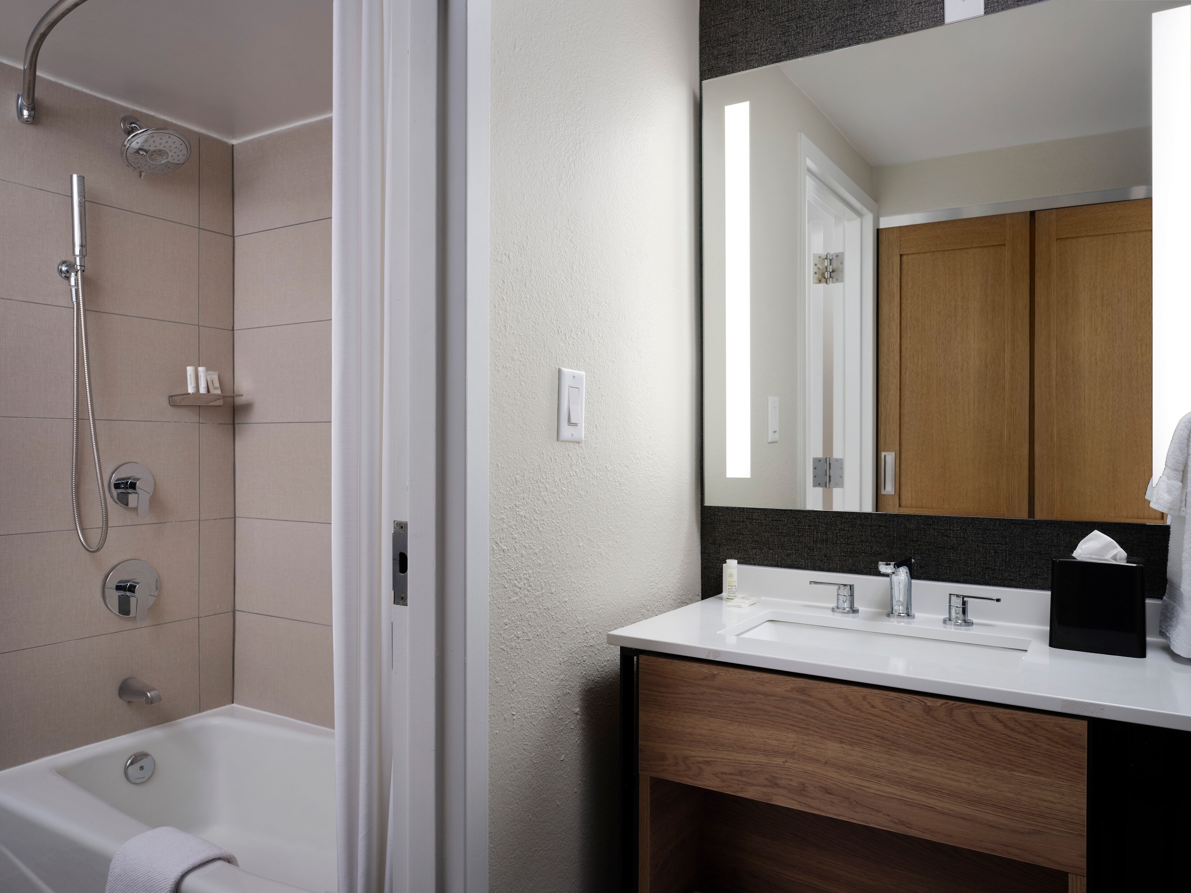 Sheraton Grand Rapids Airport Hotel Sheraton Grand Rapids Airport Hotel
