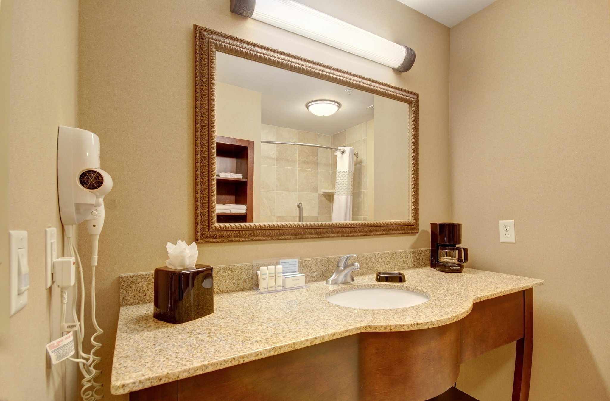 Hampton Inn & Suites Alexandria Hampton Inn & Suites Alexandria