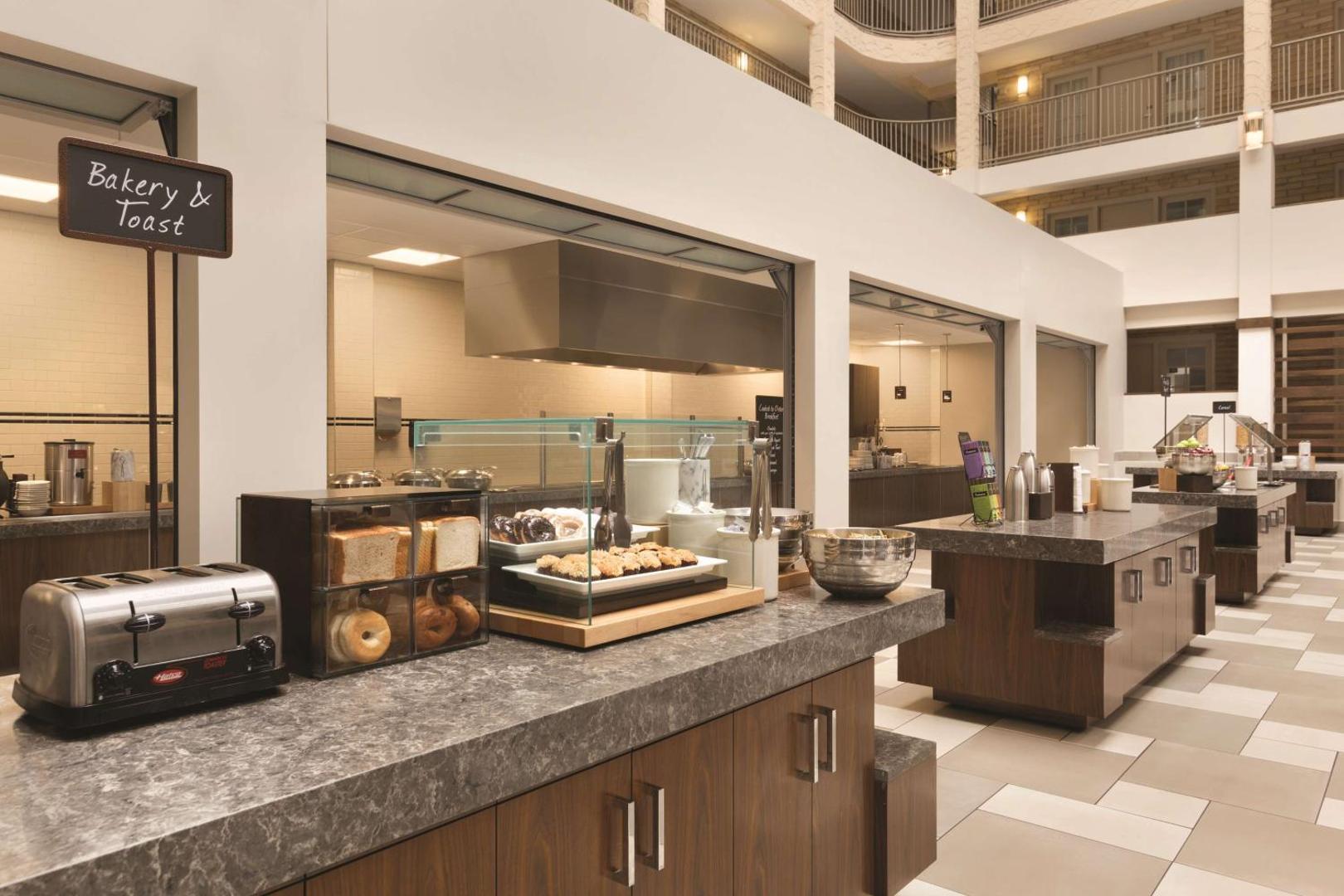 Embassy Suites Bloomington Embassy Suites Bloomington