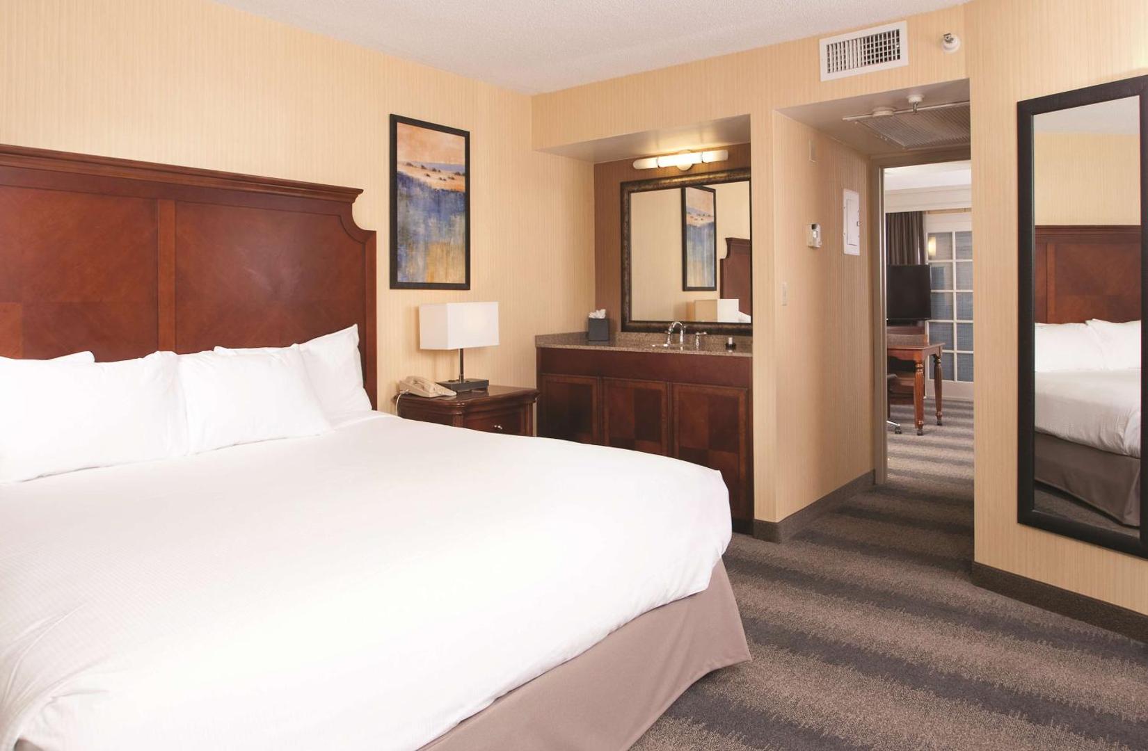 Embassy Suites Bloomington Embassy Suites Bloomington