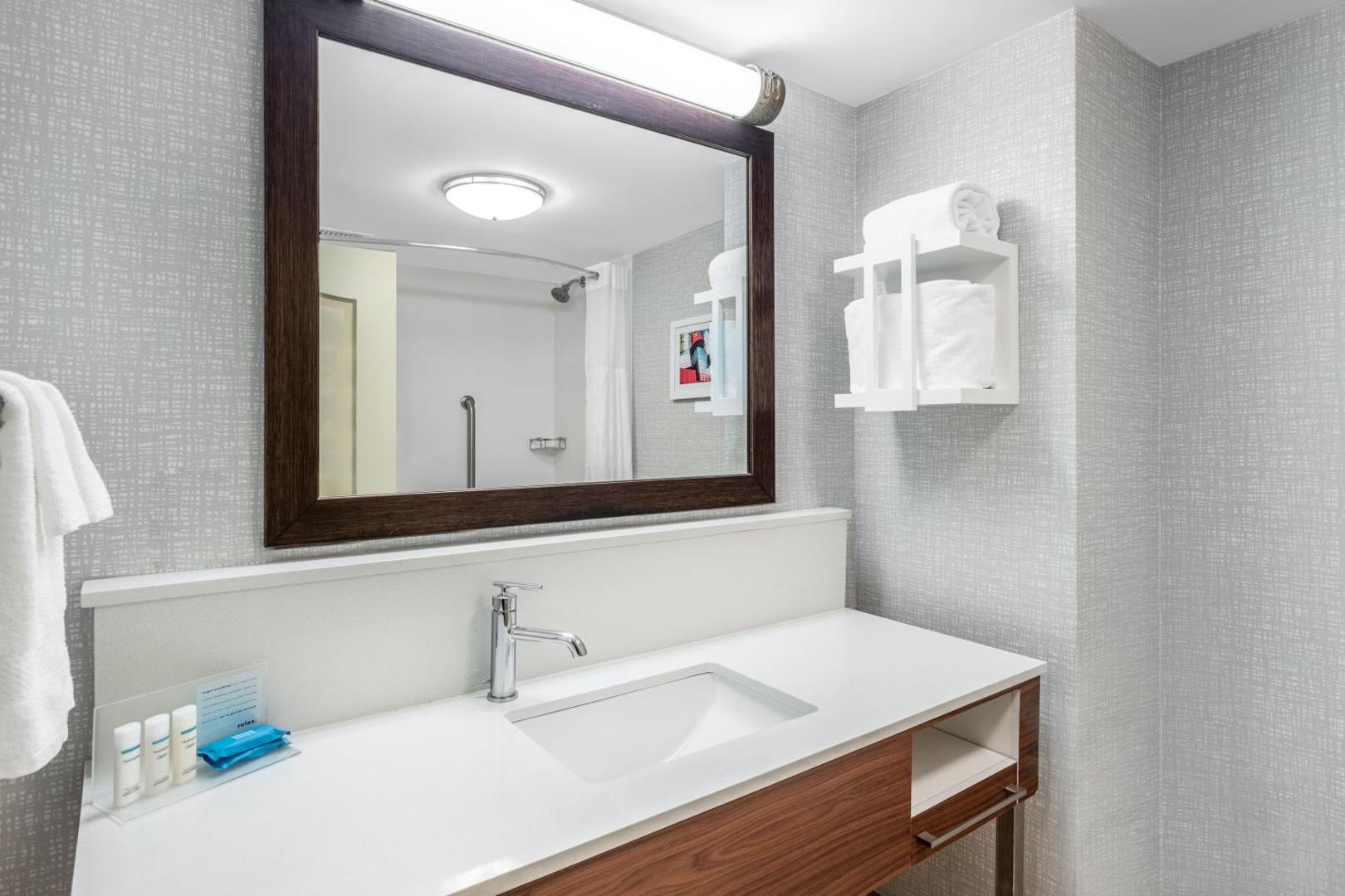 Hampton Inn & Suites Minneapolis St. Paul Airport-Mall of America Hampton Inn & Suites Minneapolis St. Paul Airport-Mall of America