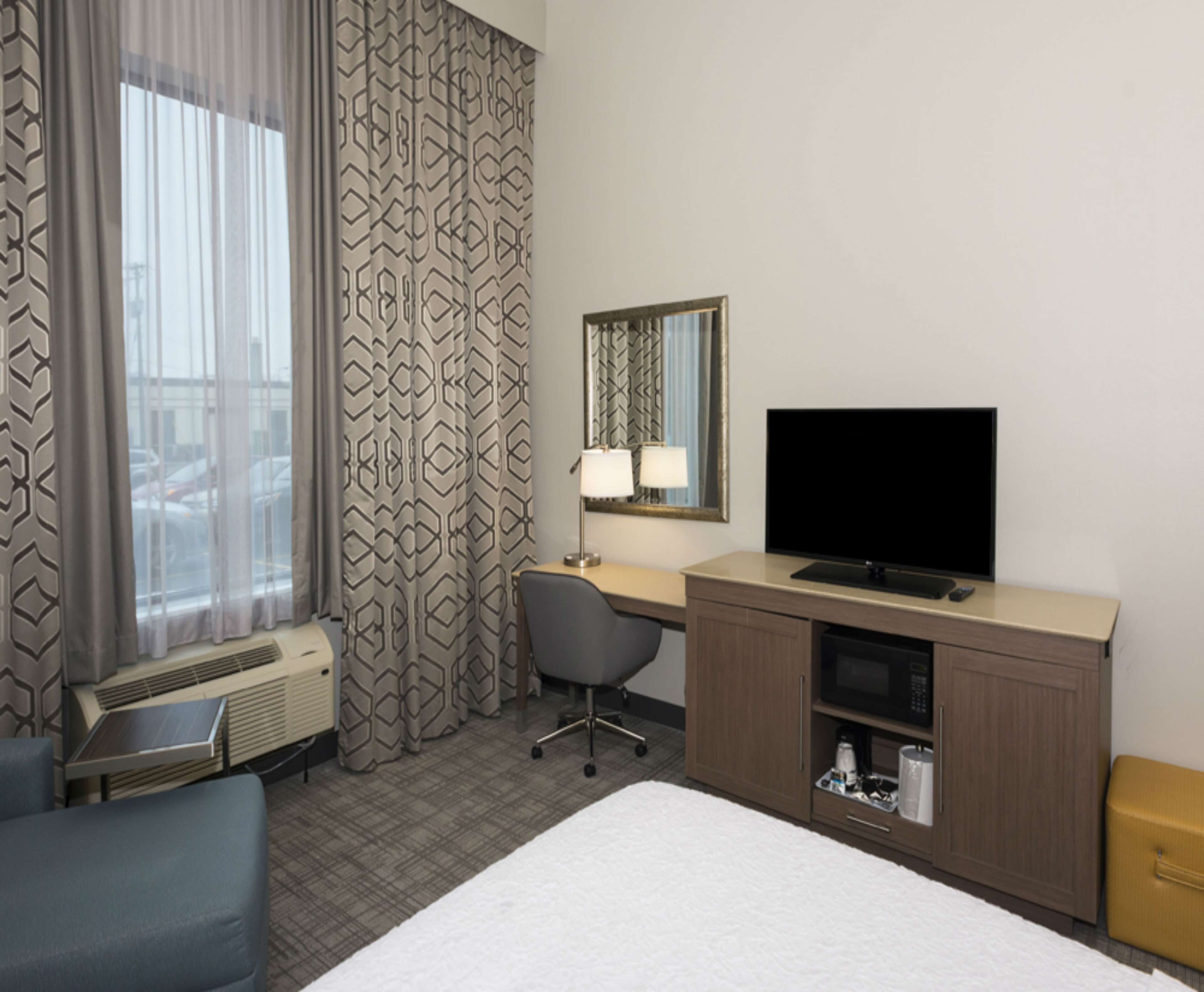 Hampton Inn & Suites Minneapolis University Area Hampton Inn & Suites Minneapolis University Area