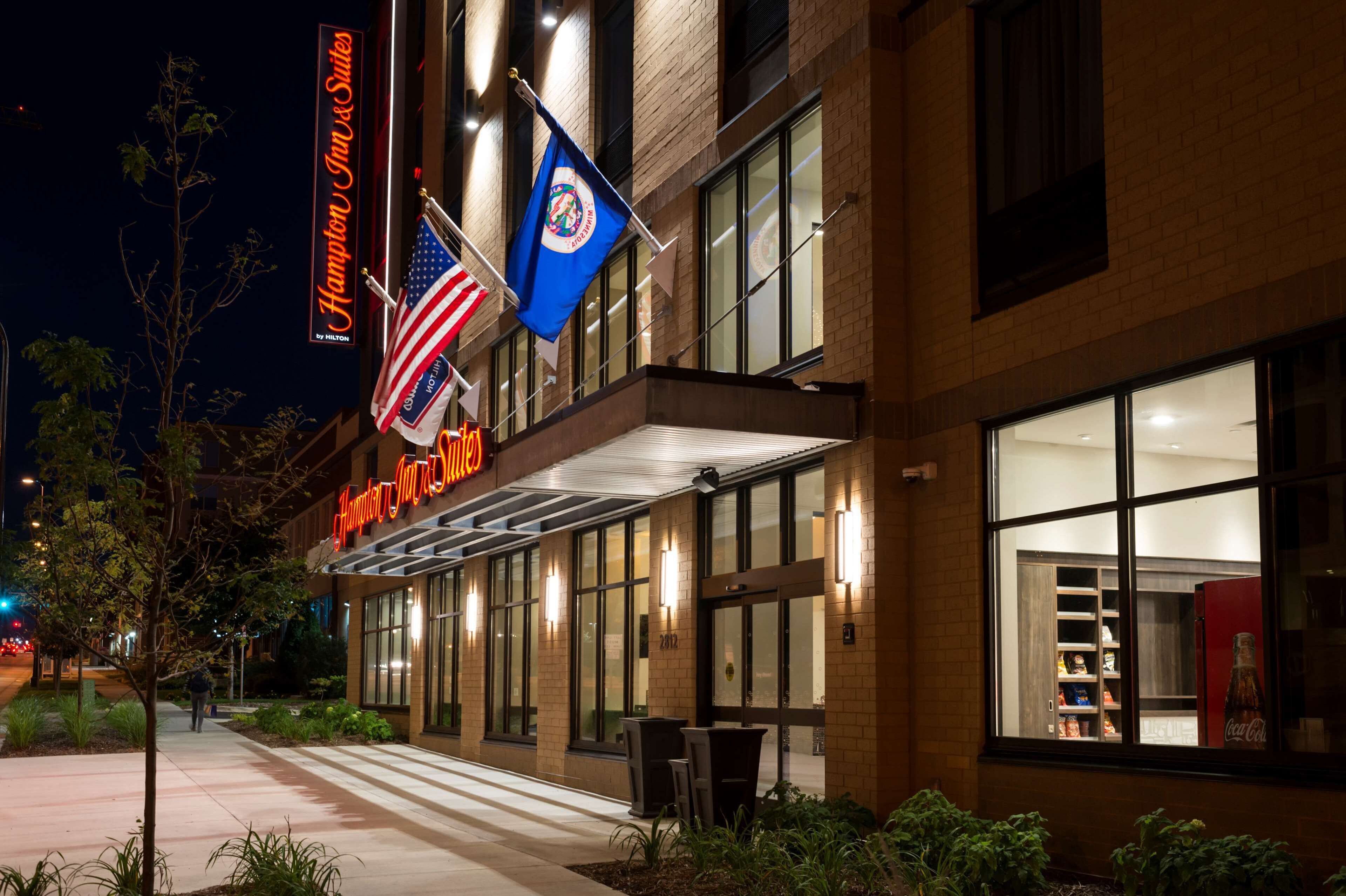 Hampton Inn & Suites Minneapolis University Area Hampton Inn & Suites Minneapolis University Area