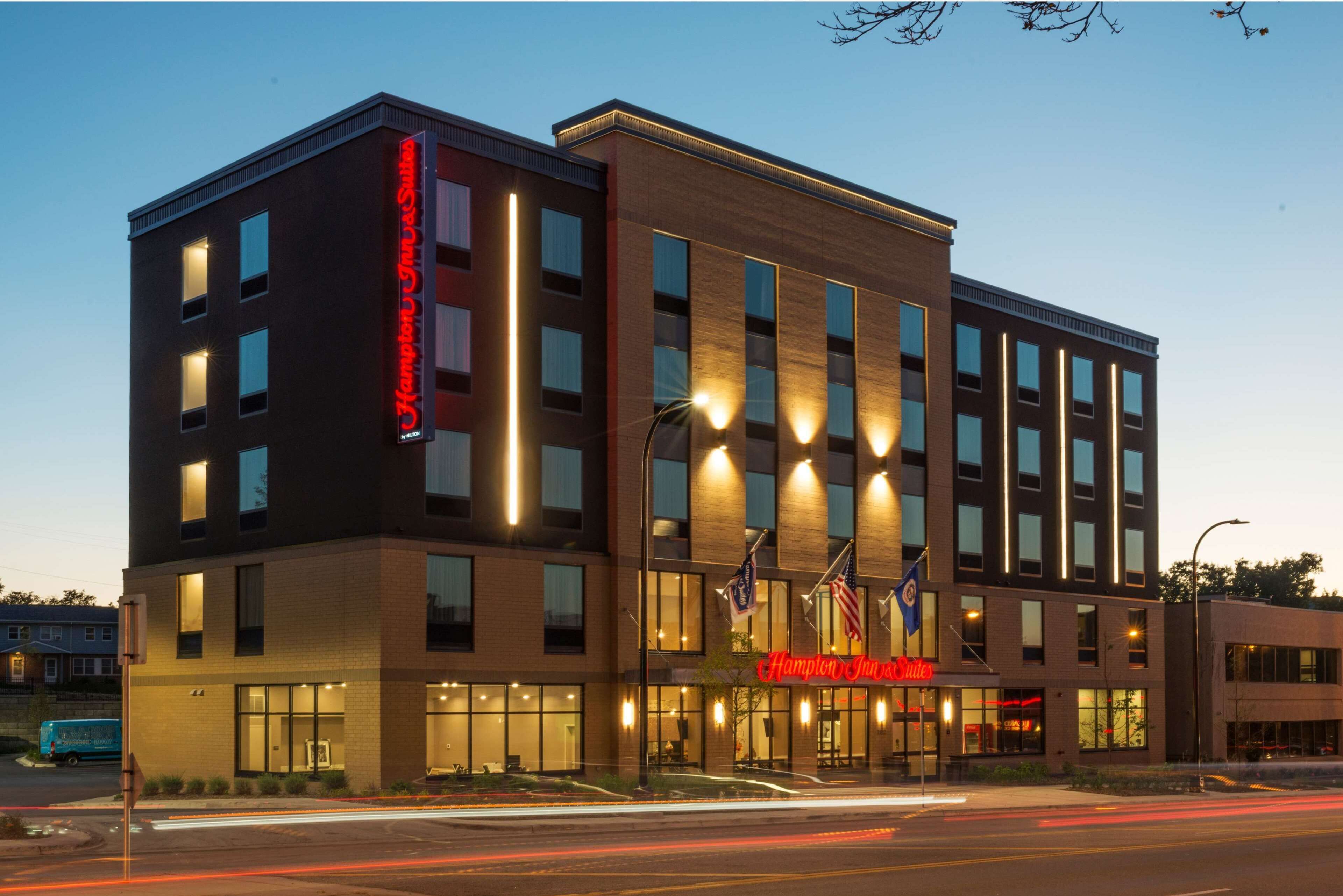 Hampton Inn & Suites Minneapolis University Area Hampton Inn & Suites Minneapolis University Area
