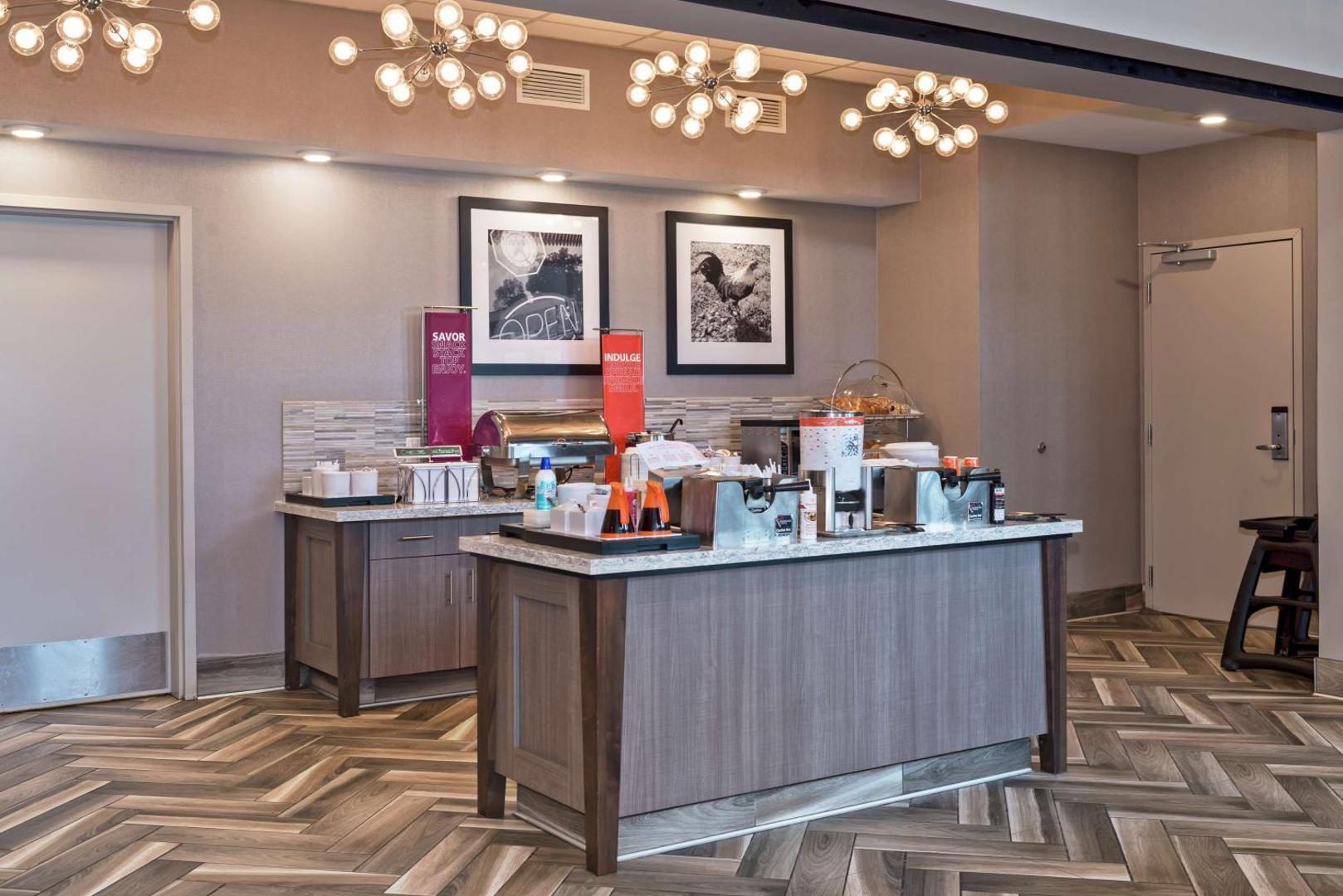 Hampton Inn & Suites Minneapolis University Area Hampton Inn & Suites Minneapolis University Area
