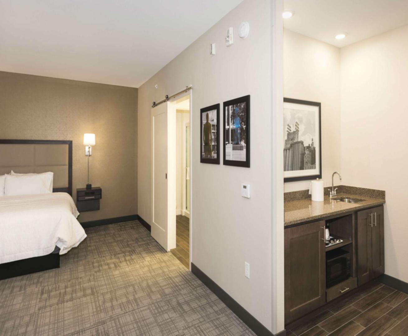 Hampton Inn & Suites Minneapolis University Area Hampton Inn & Suites Minneapolis University Area