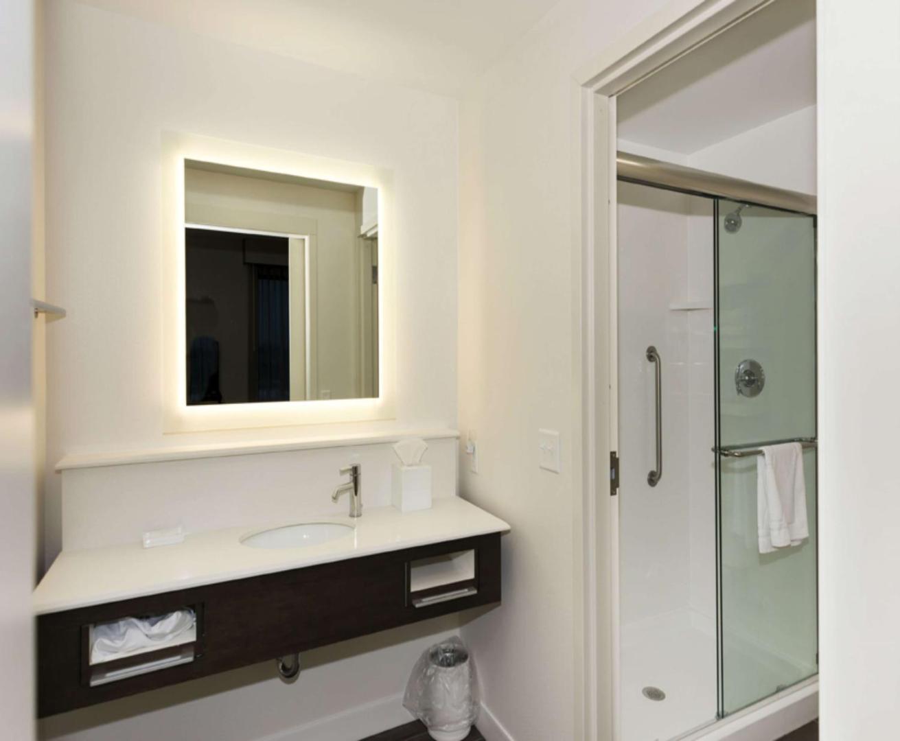Hampton Inn & Suites Minneapolis University Area Hampton Inn & Suites Minneapolis University Area