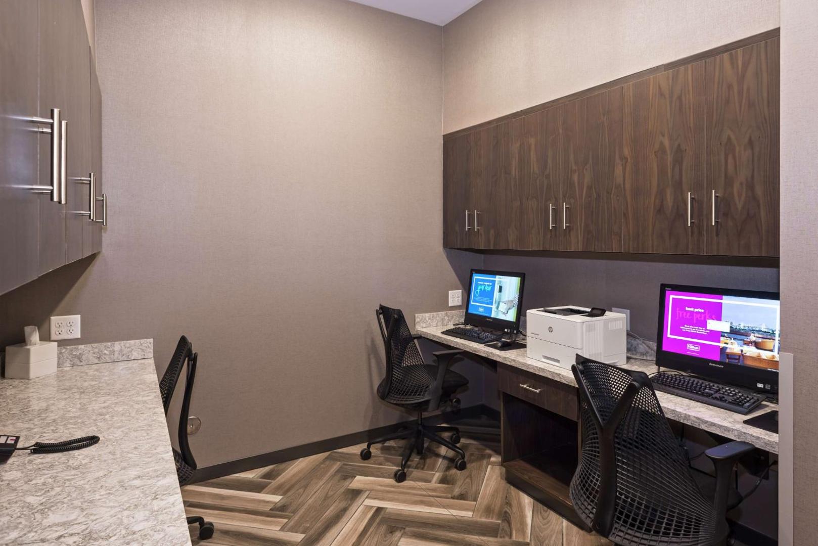 Hampton Inn & Suites Minneapolis University Area Hampton Inn & Suites Minneapolis University Area