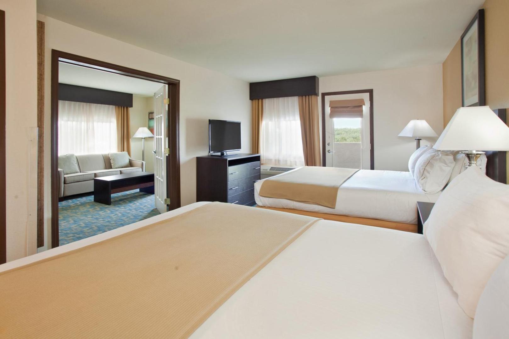 Holiday Inn Express & Suites Branson 76 Central Holiday Inn Express & Suites Branson 76 Central