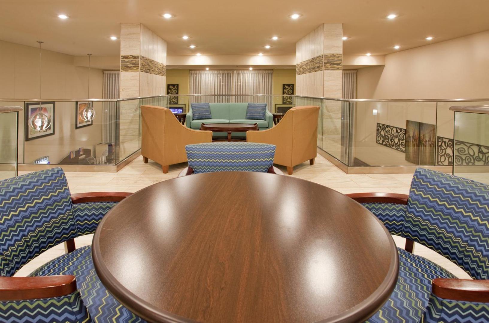 Holiday Inn Express & Suites Branson 76 Central Holiday Inn Express & Suites Branson 76 Central