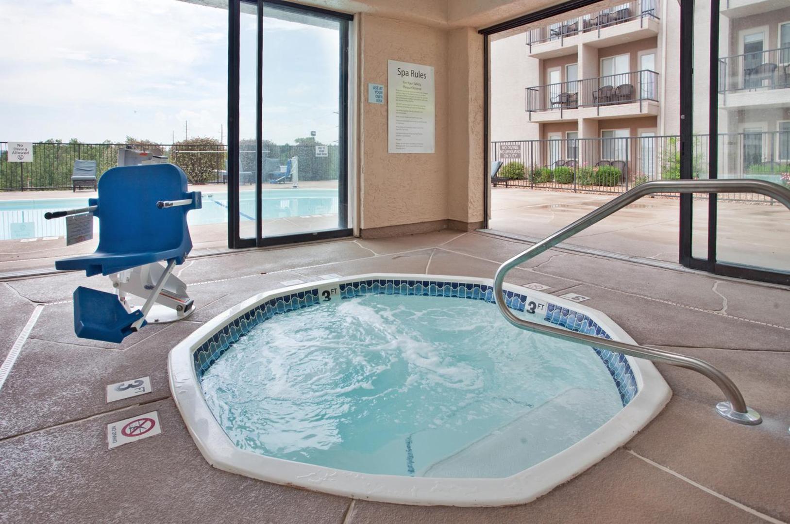 Holiday Inn Express & Suites Branson 76 Central Holiday Inn Express & Suites Branson 76 Central