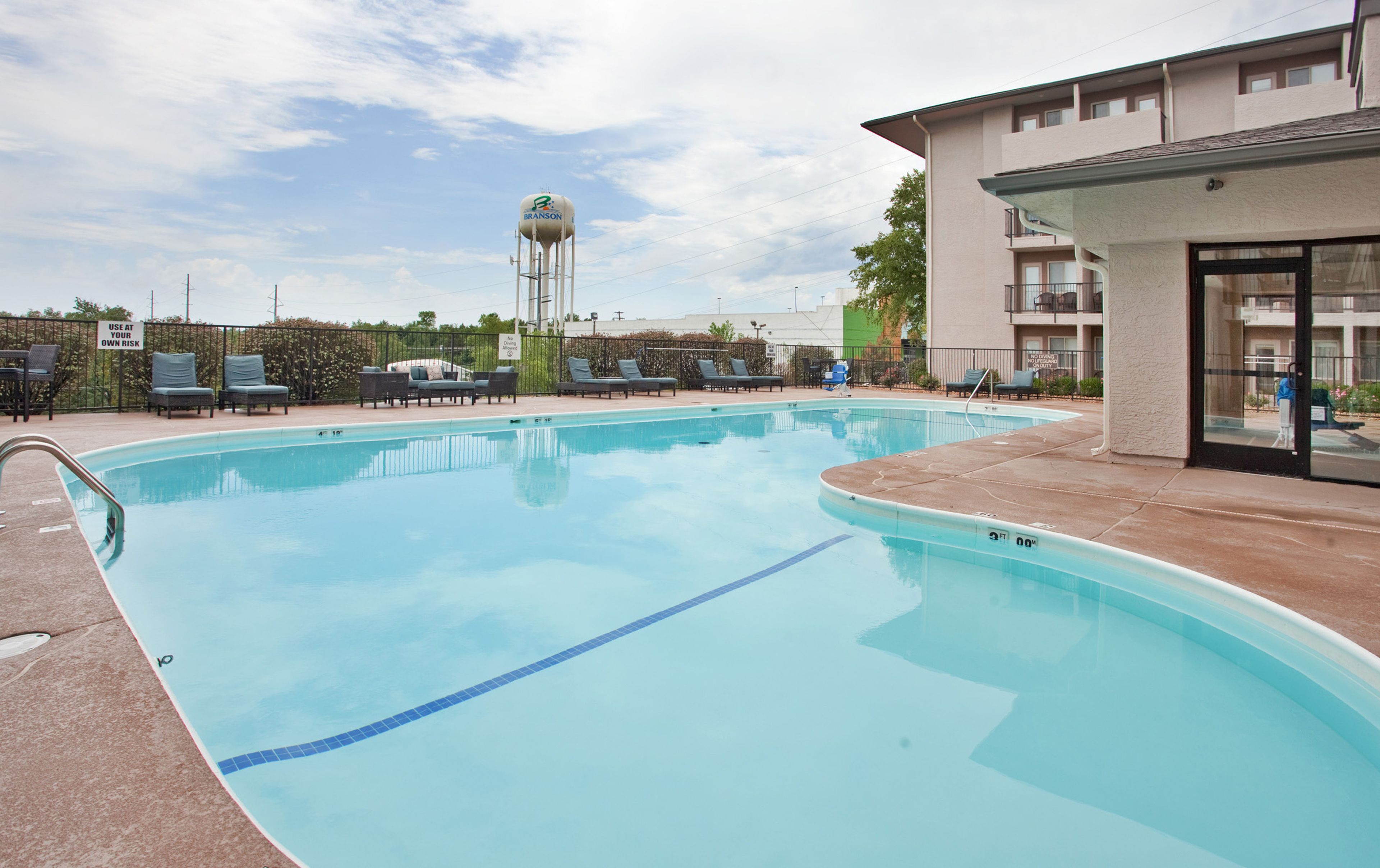 Holiday Inn Express & Suites Branson 76 Central Holiday Inn Express & Suites Branson 76 Central