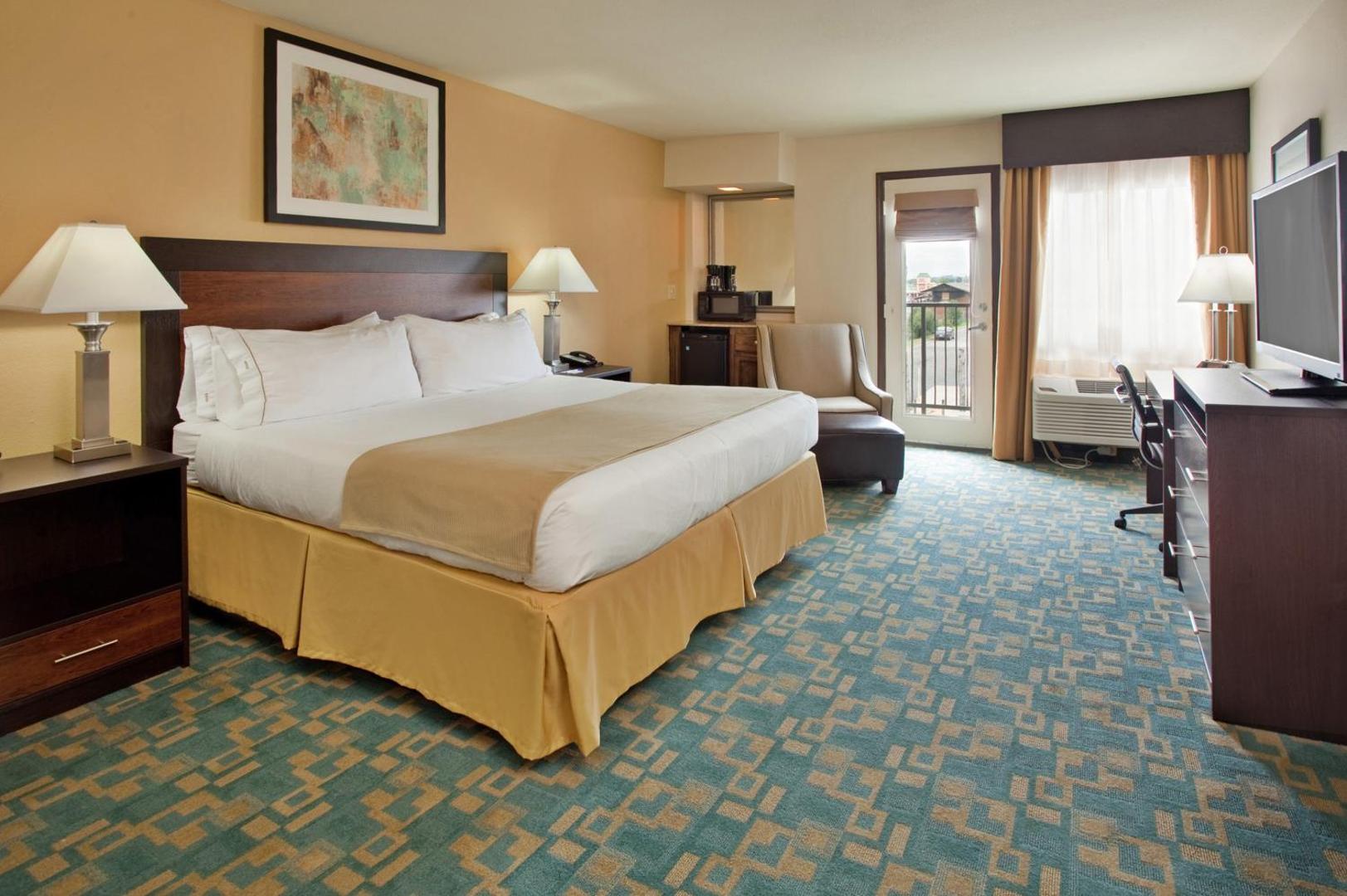 Holiday Inn Express & Suites Branson 76 Central Holiday Inn Express & Suites Branson 76 Central