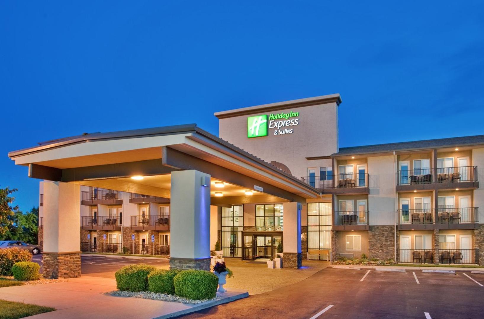 Holiday Inn Express & Suites Branson 76 Central Holiday Inn Express & Suites Branson 76 Central