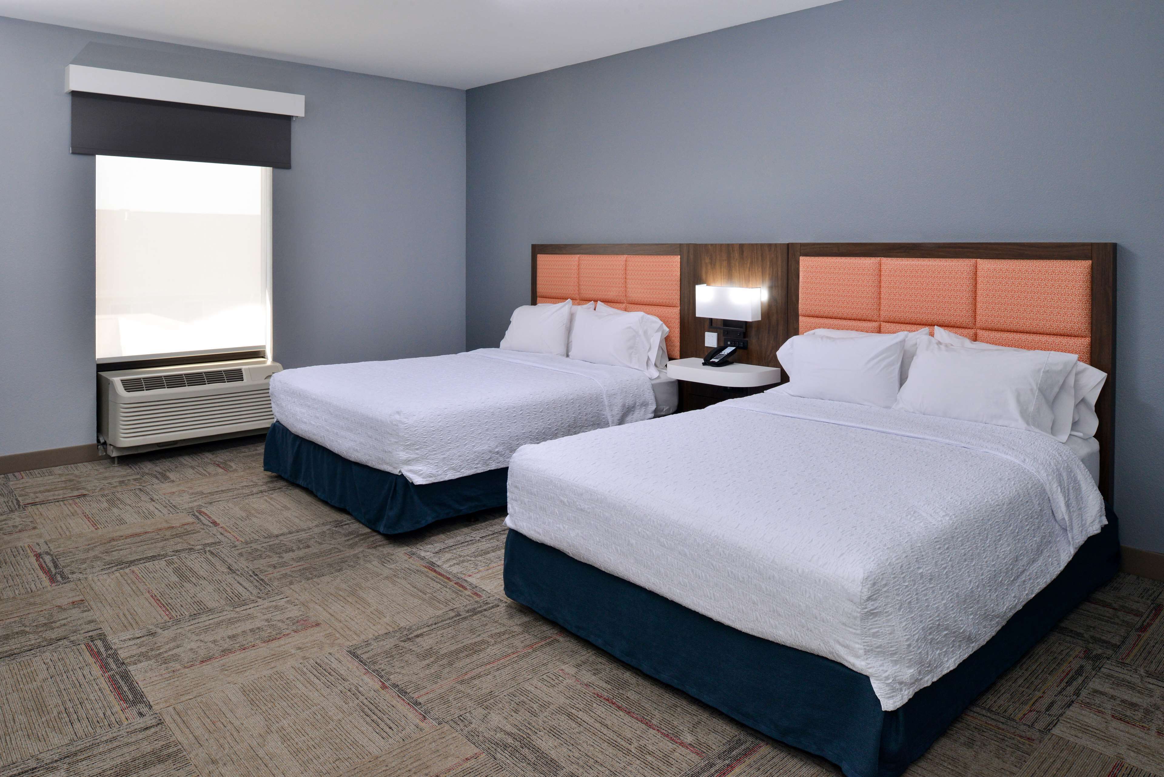 Hampton Inn Kansas City-Near Worlds of Fun Hampton Inn Kansas City-Near Worlds of Fun