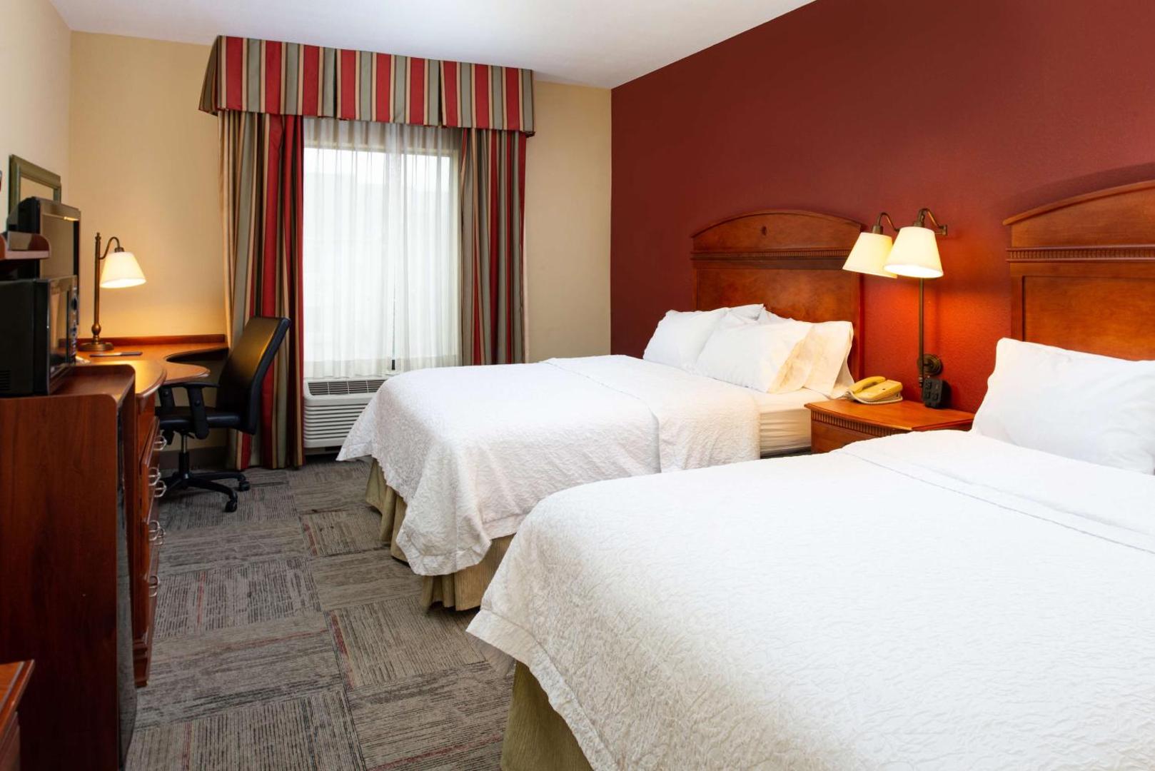 Hampton Inn Kansas City-Near Worlds of Fun Hampton Inn Kansas City-Near Worlds of Fun