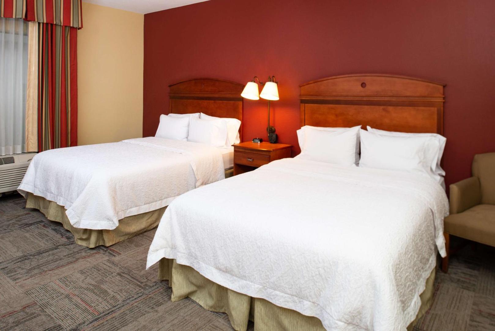 Hampton Inn Kansas City-Near Worlds of Fun Hampton Inn Kansas City-Near Worlds of Fun