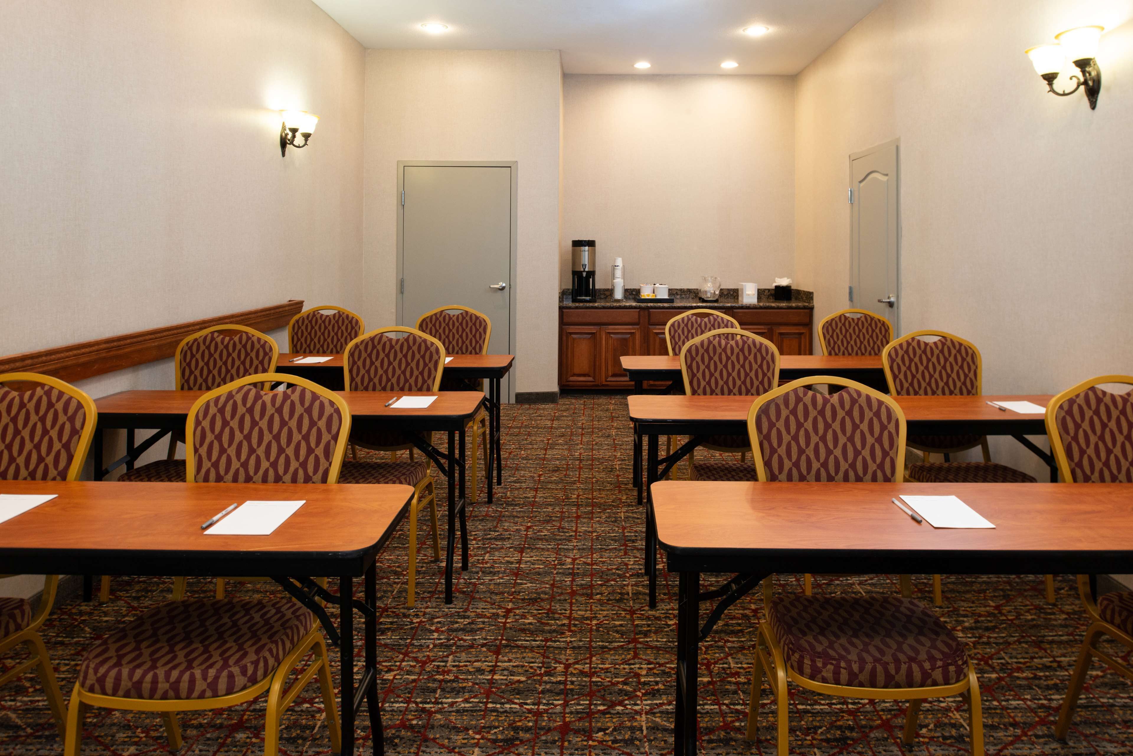 Hampton Inn Kansas City-Near Worlds of Fun Hampton Inn Kansas City-Near Worlds of Fun