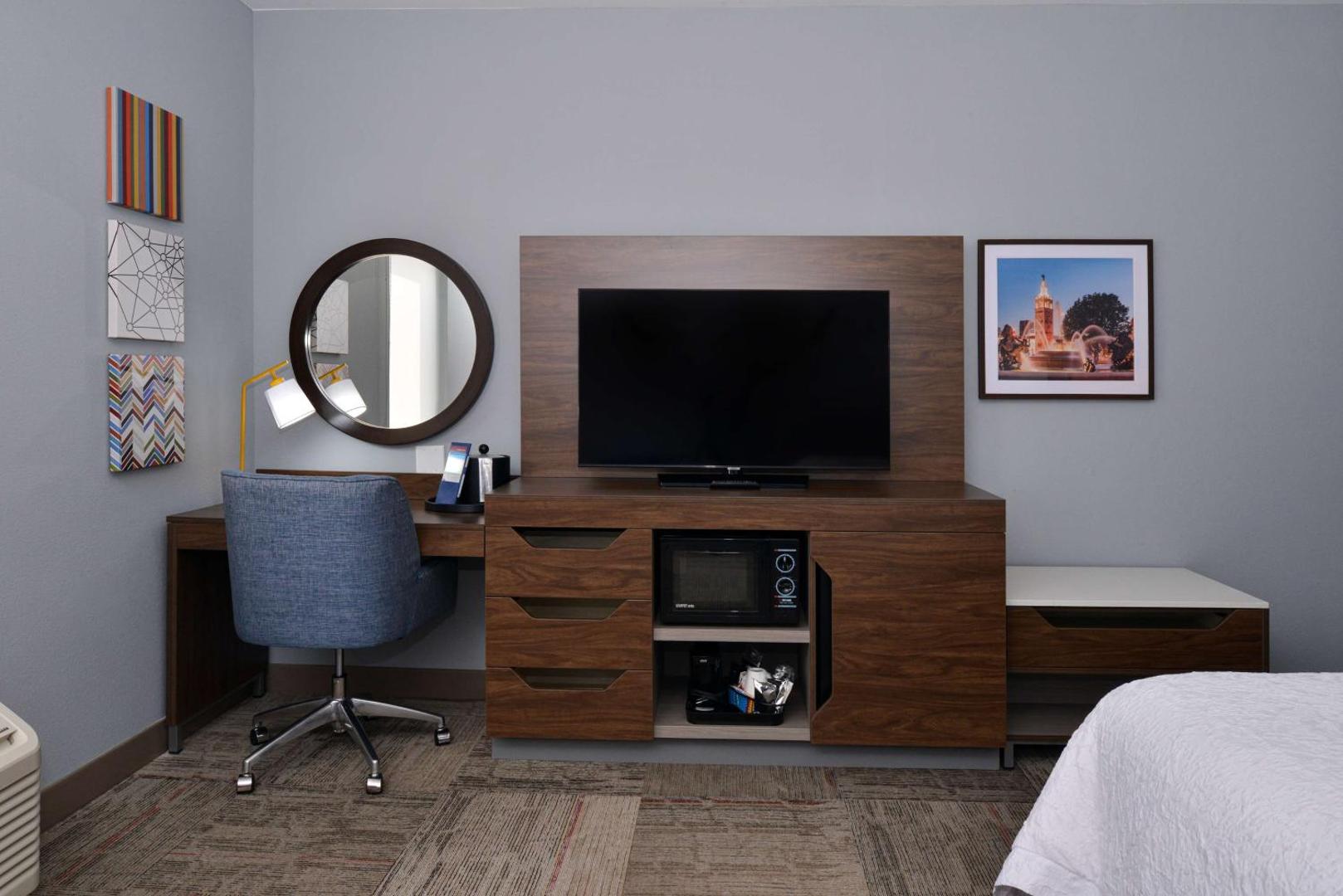 Hampton Inn Kansas City-Near Worlds of Fun Hampton Inn Kansas City-Near Worlds of Fun