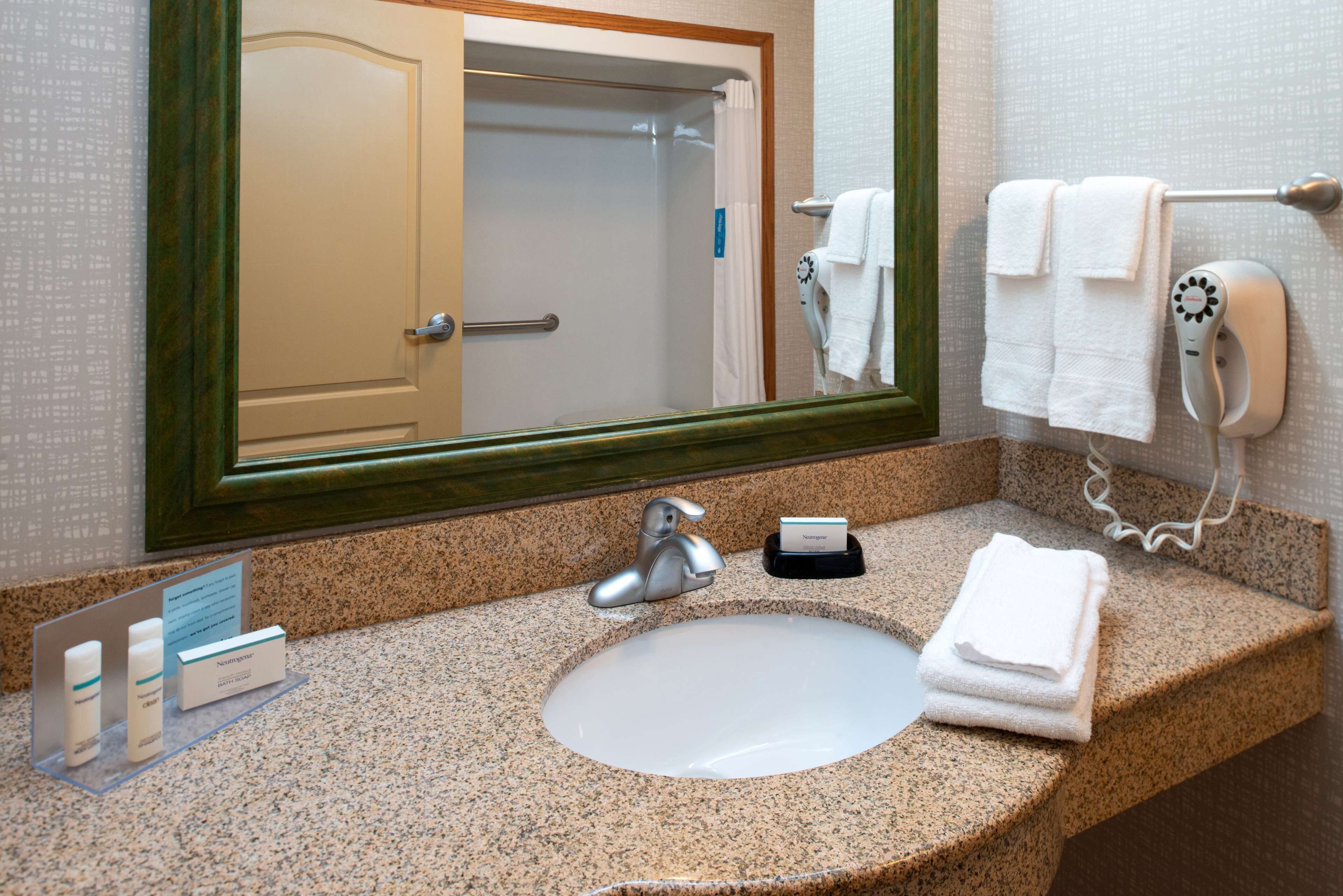 Hampton Inn Kansas City-Near Worlds of Fun Hampton Inn Kansas City-Near Worlds of Fun