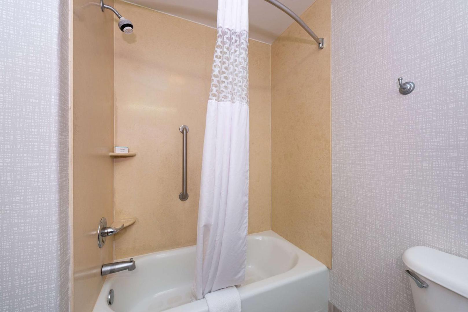 Hampton Inn Kansas City-Near Worlds of Fun Hampton Inn Kansas City-Near Worlds of Fun