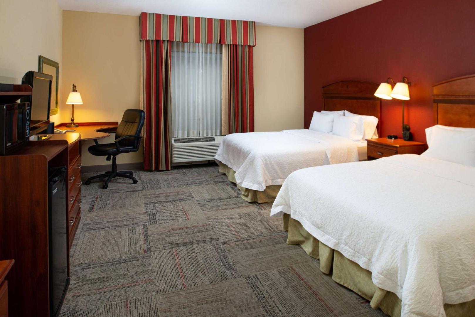 Hampton Inn Kansas City-Near Worlds of Fun Hampton Inn Kansas City-Near Worlds of Fun