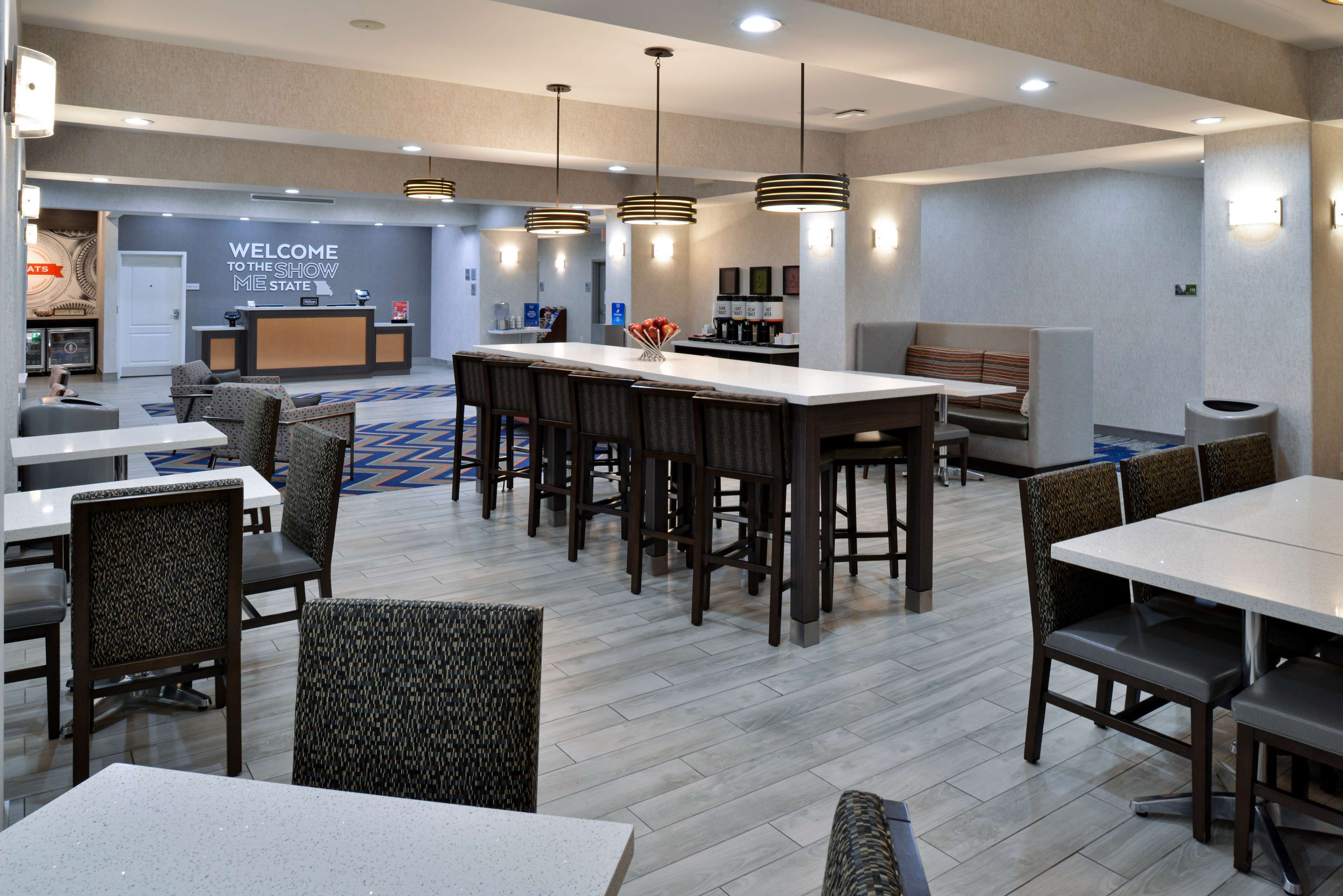 Hampton Inn Kansas City-Near Worlds of Fun Hampton Inn Kansas City-Near Worlds of Fun