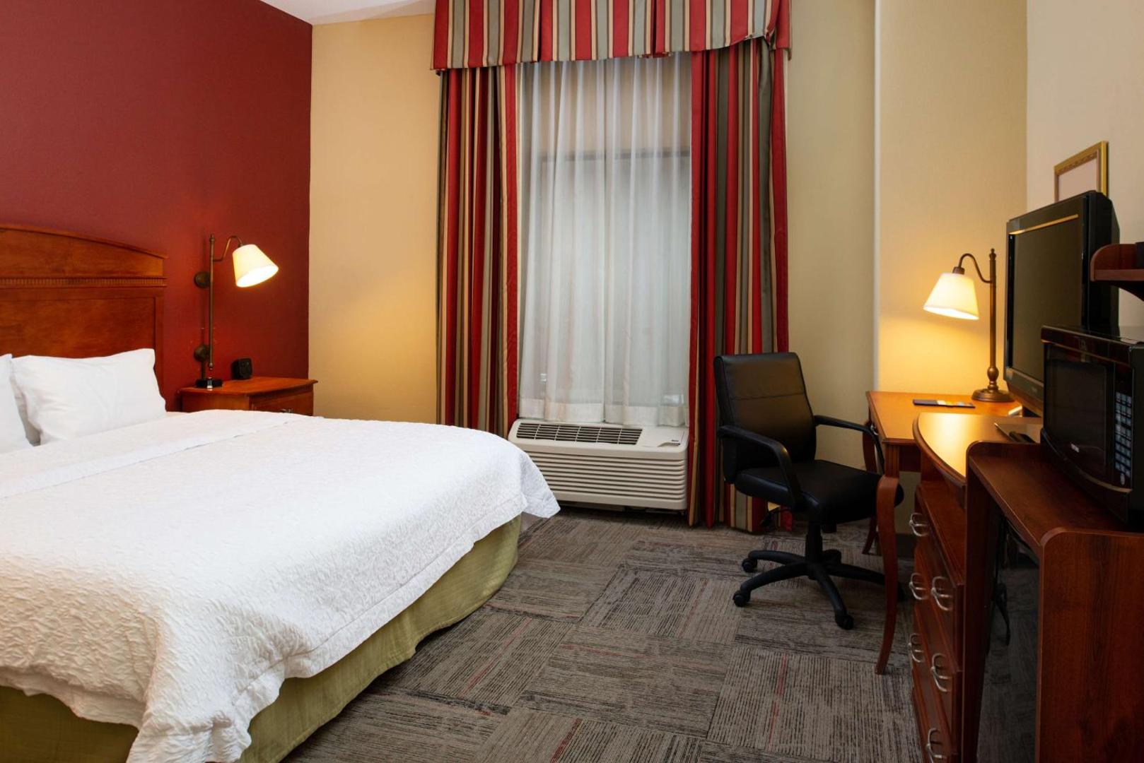 Hampton Inn Kansas City-Near Worlds of Fun Hampton Inn Kansas City-Near Worlds of Fun
