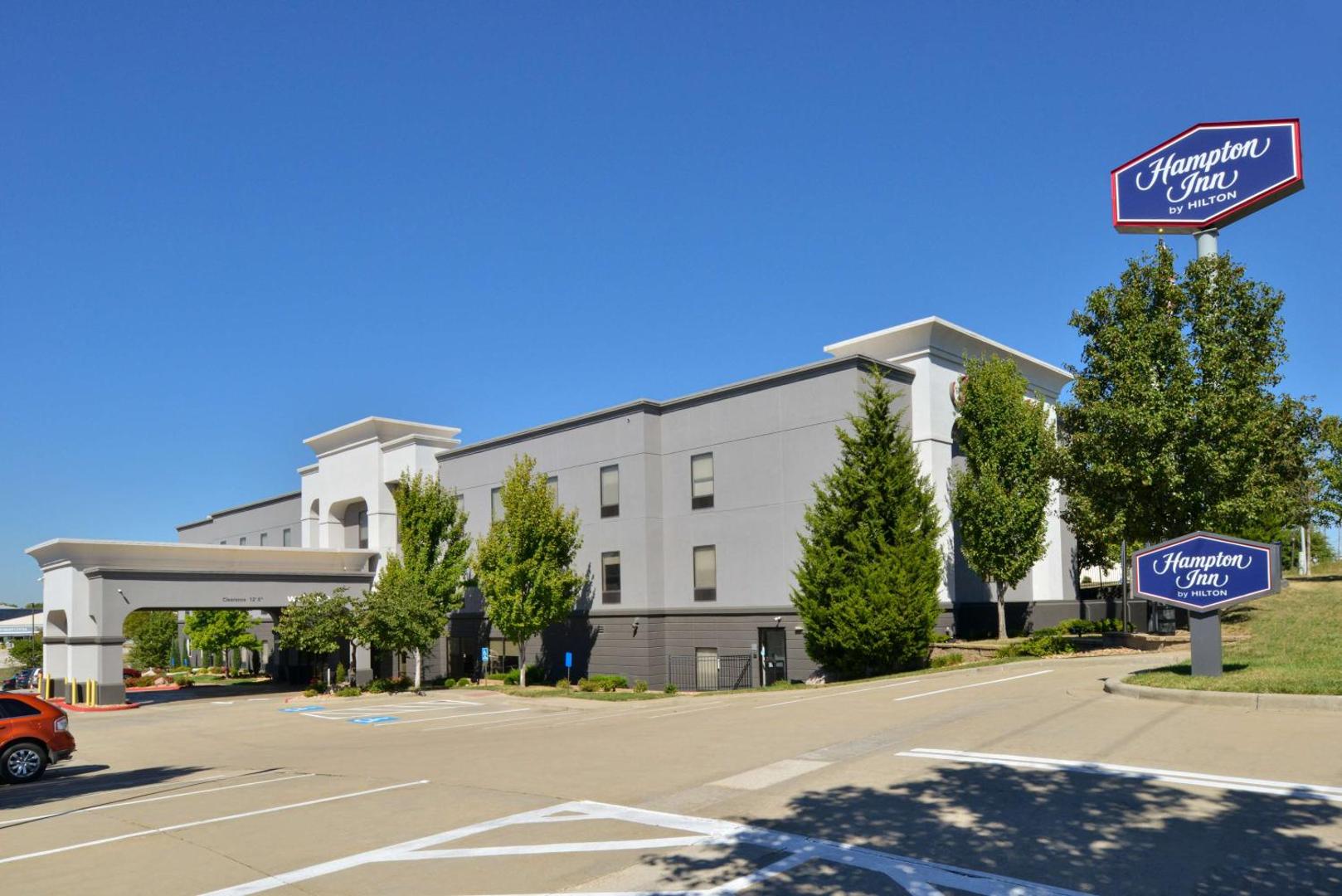 Hampton Inn Kansas City-Near Worlds of Fun Hampton Inn Kansas City-Near Worlds of Fun