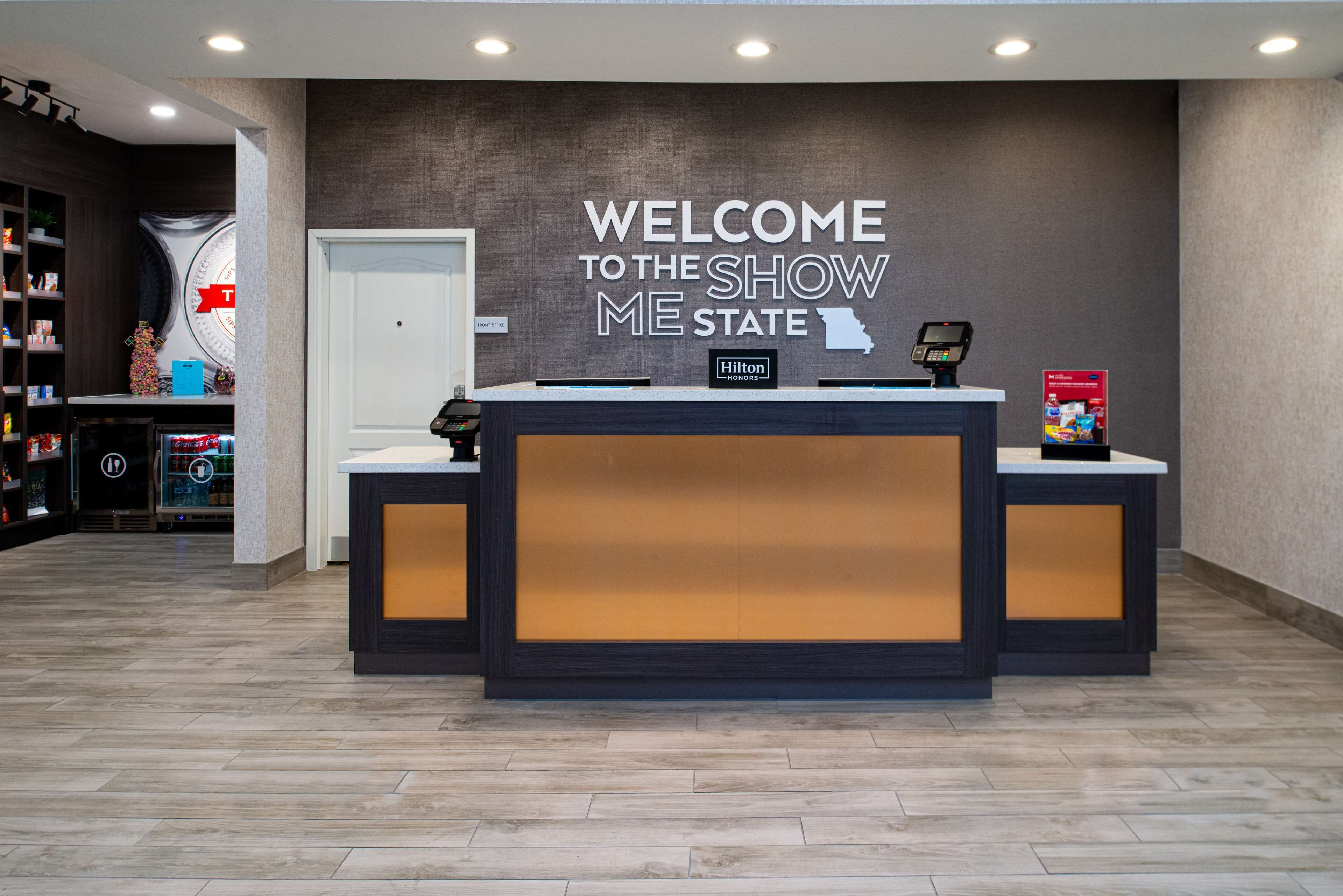 Hampton Inn Kansas City-Near Worlds of Fun Hampton Inn Kansas City-Near Worlds of Fun
