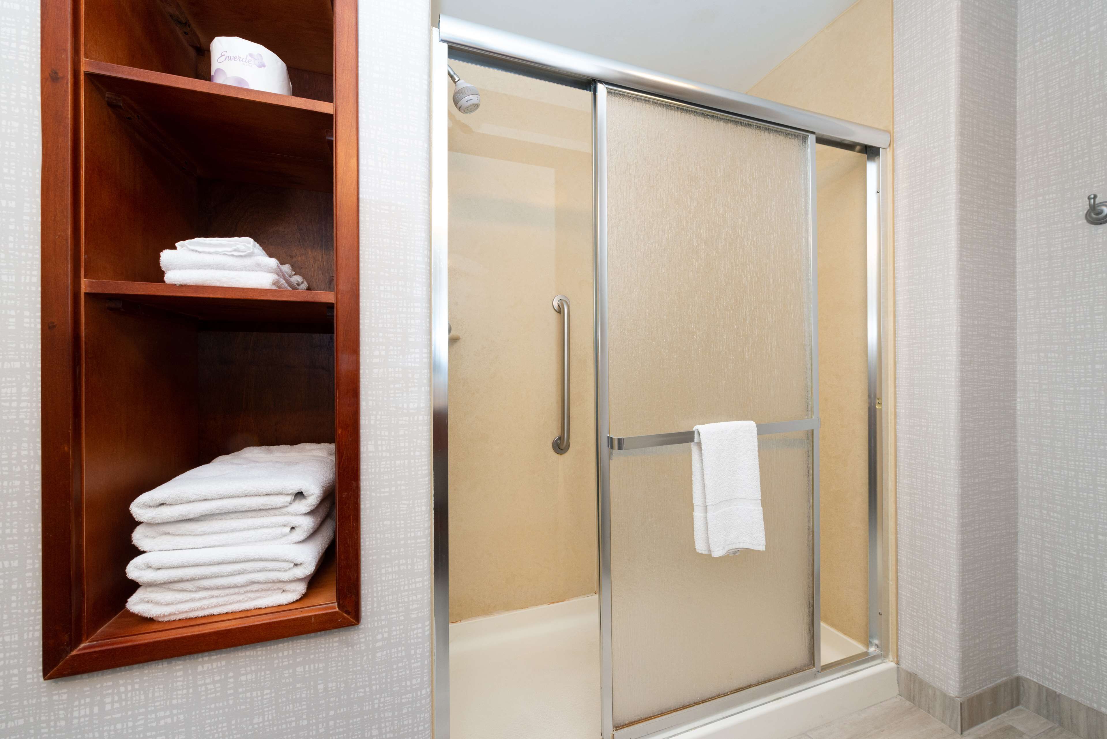 Hampton Inn Kansas City-Near Worlds of Fun Hampton Inn Kansas City-Near Worlds of Fun