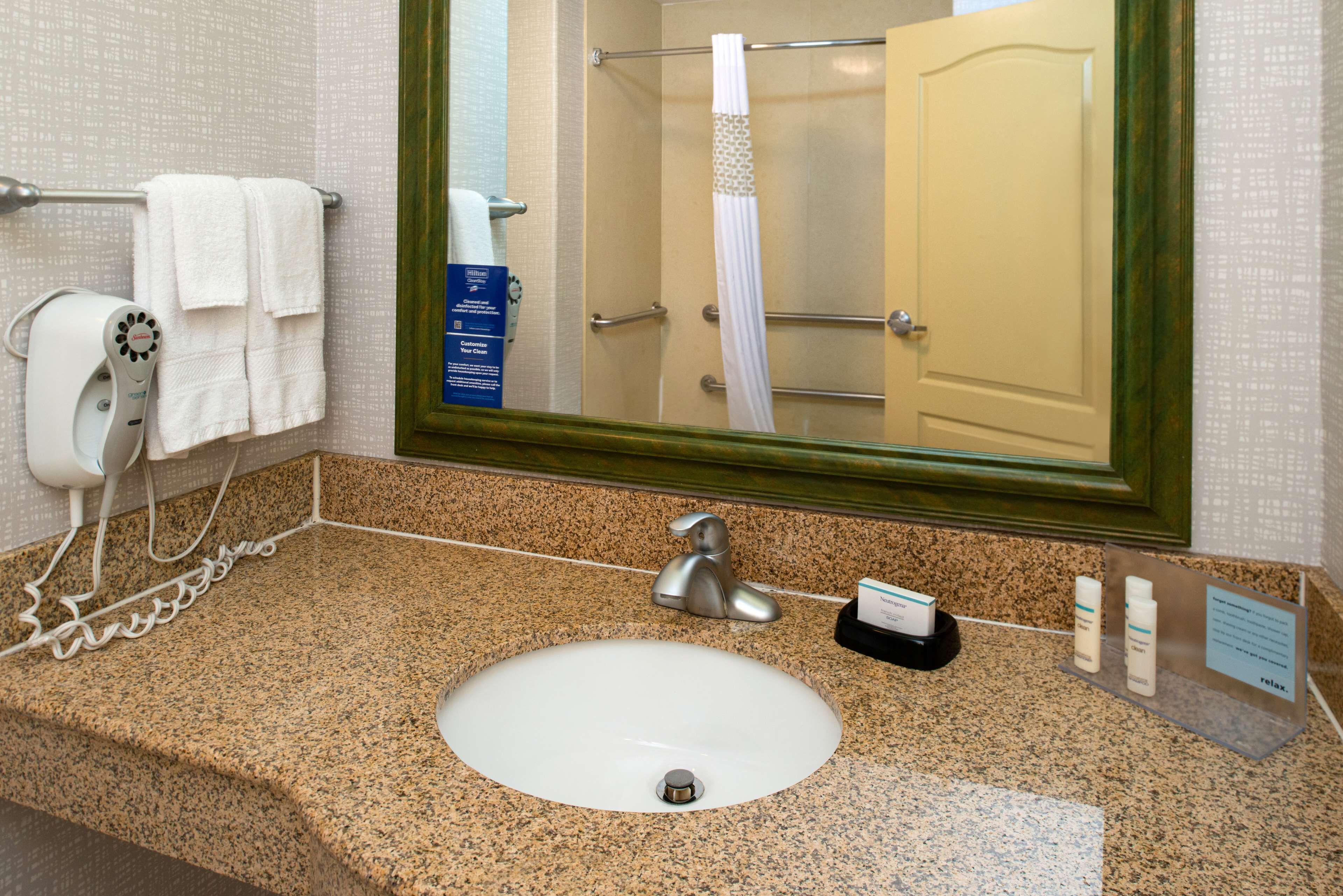 Hampton Inn Kansas City-Near Worlds of Fun Hampton Inn Kansas City-Near Worlds of Fun