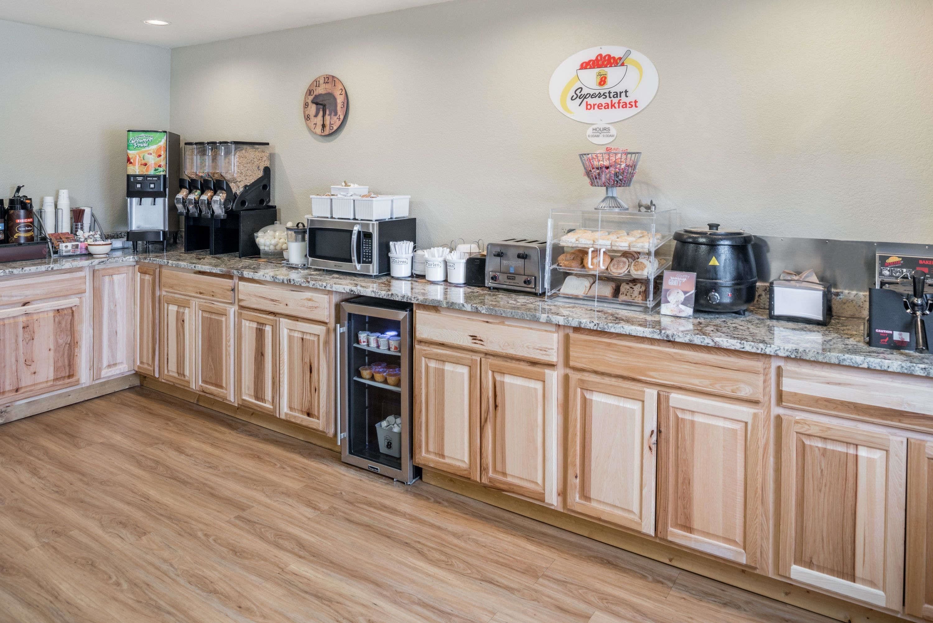 Super 8 by Wyndham Kalispell Glacier National Park Super 8 by Wyndham Kalispell Glacier National Park