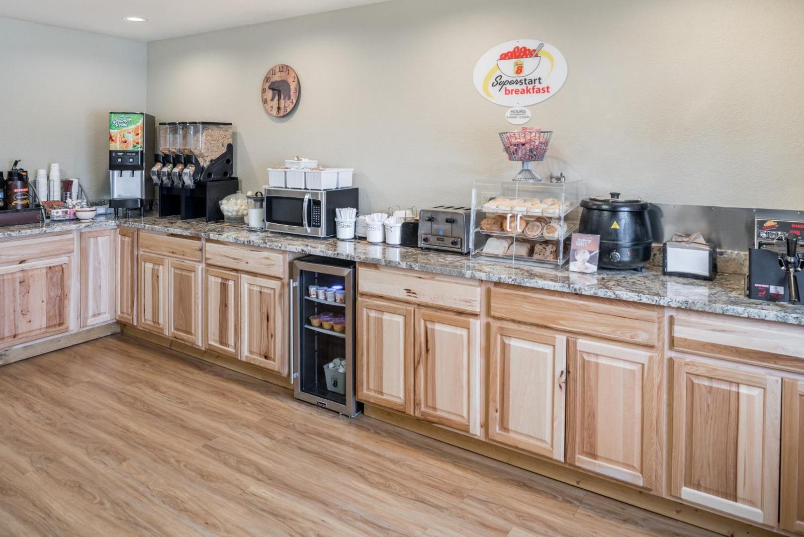 Super 8 by Wyndham Kalispell Glacier National Park Super 8 by Wyndham Kalispell Glacier National Park